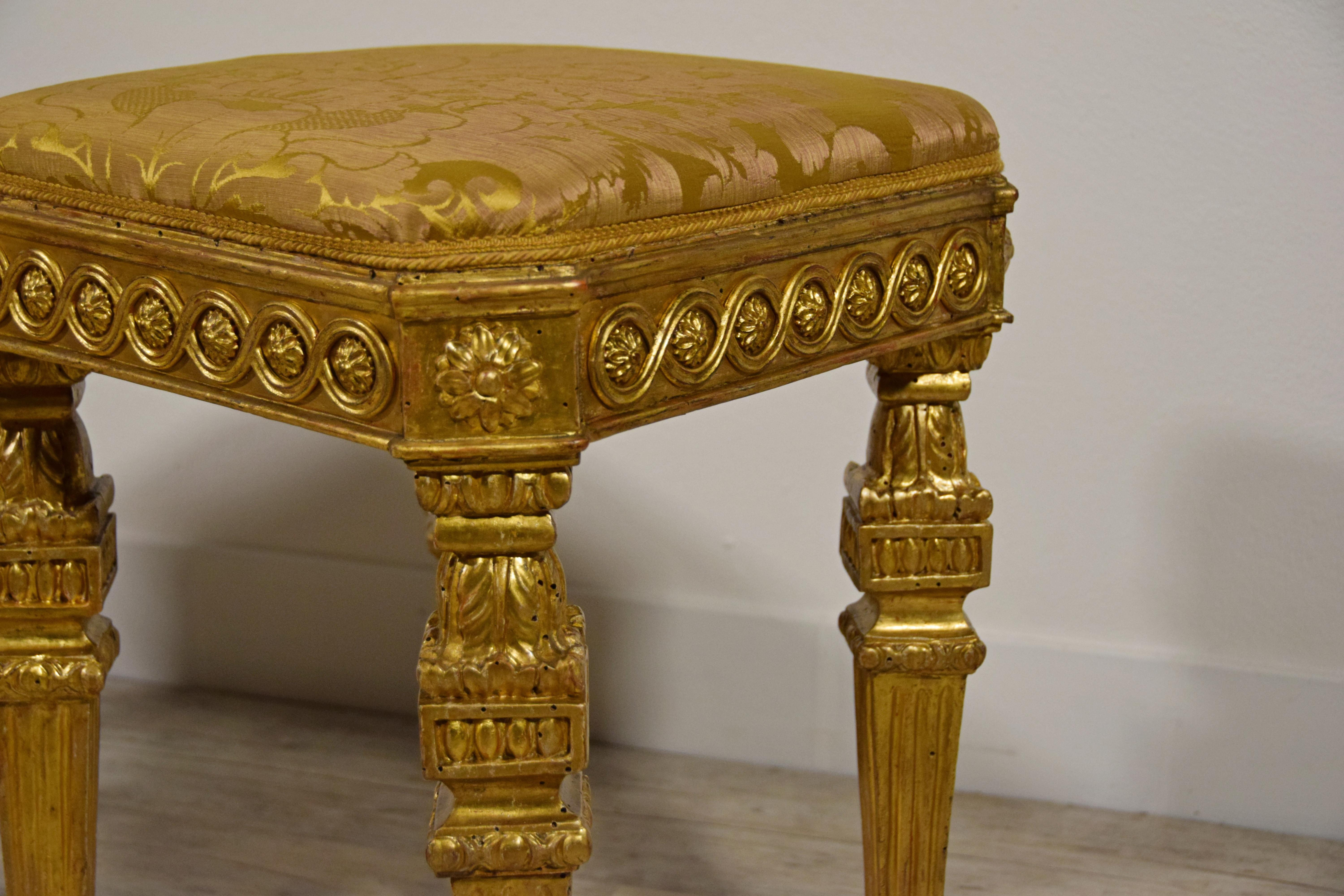 18th Century Pair of Italian Neoclassical Giltwood Stools 8