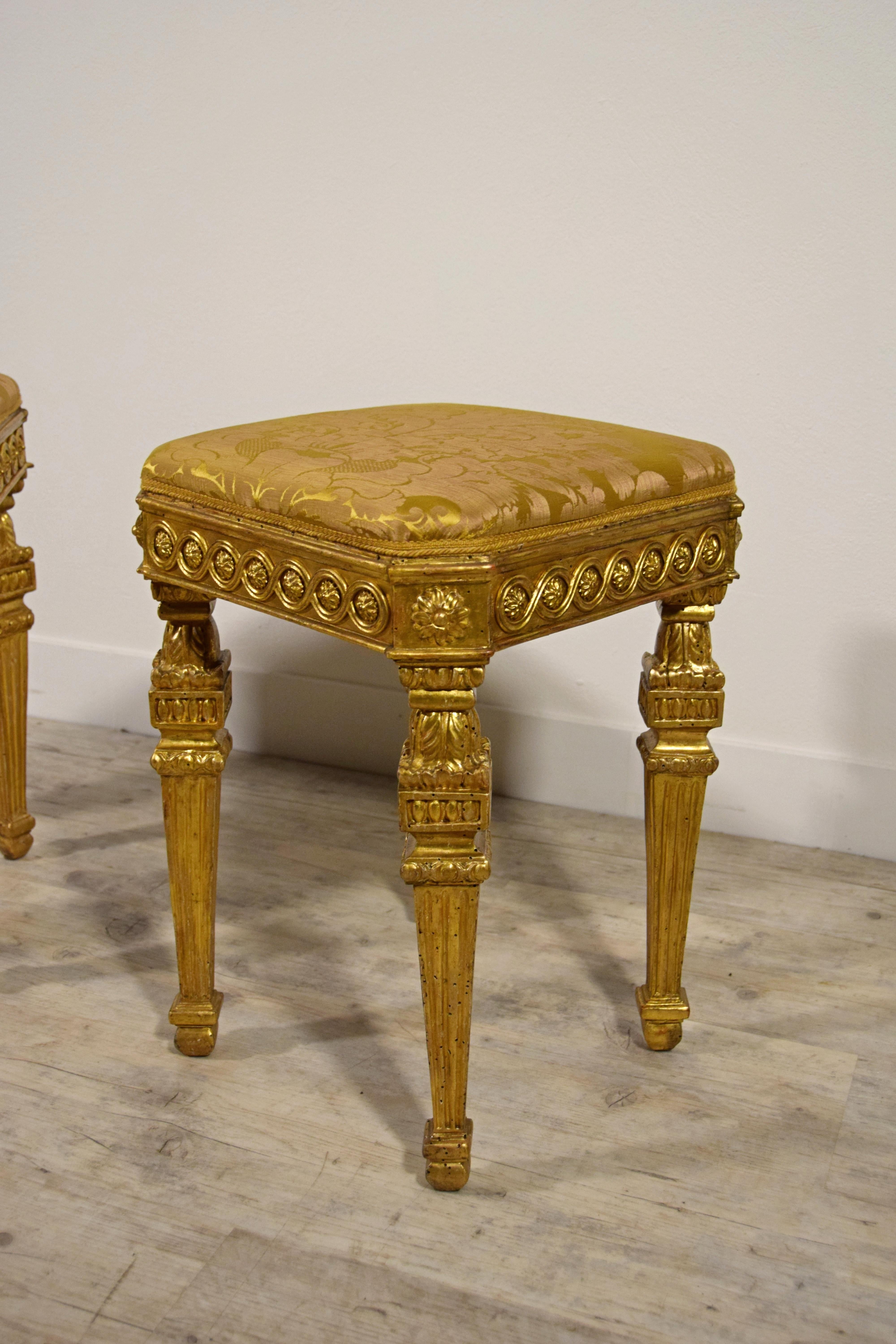 18th Century Pair of Italian Neoclassical Giltwood Stools 11