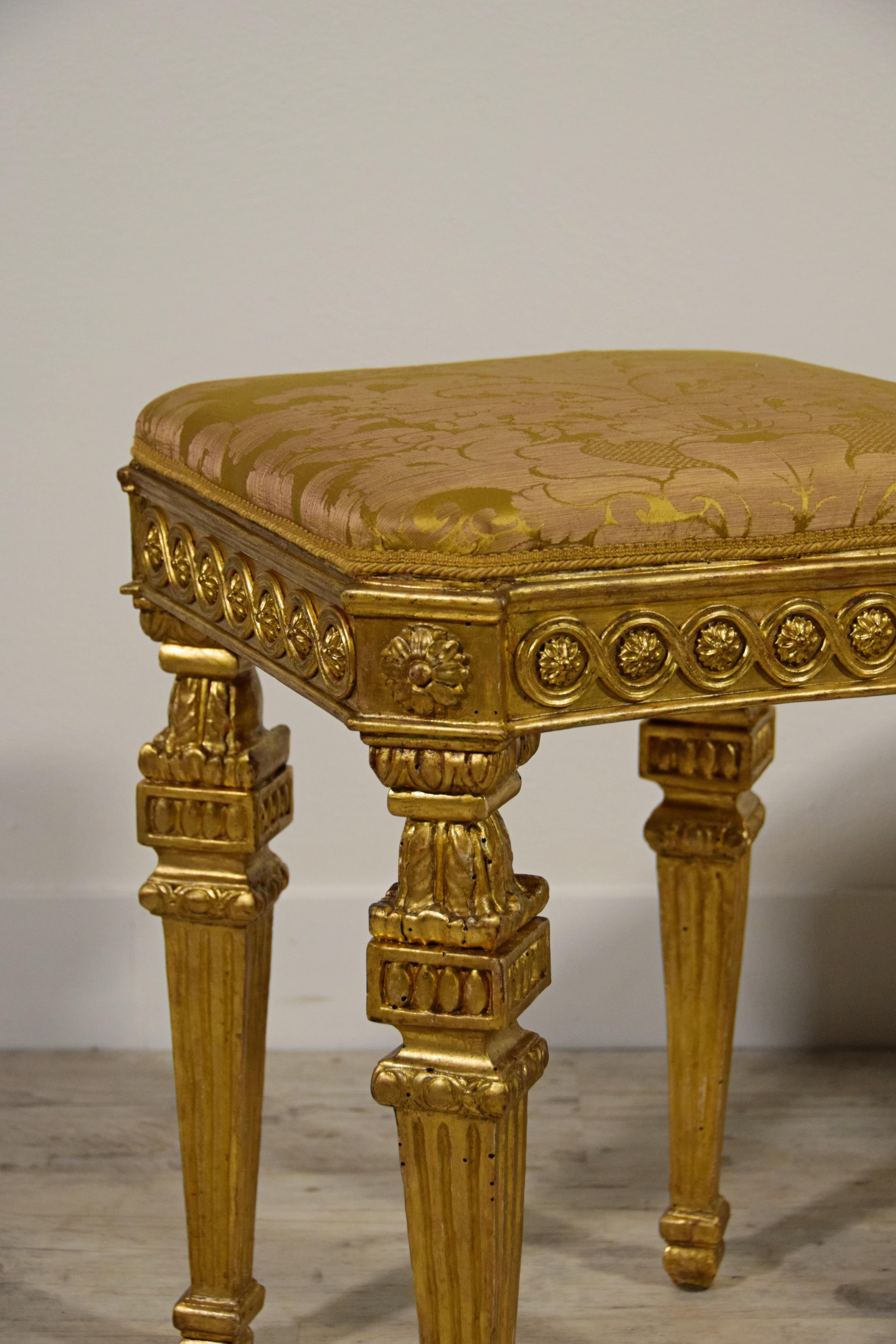 18th Century Pair of Italian Neoclassical Giltwood Stools 13