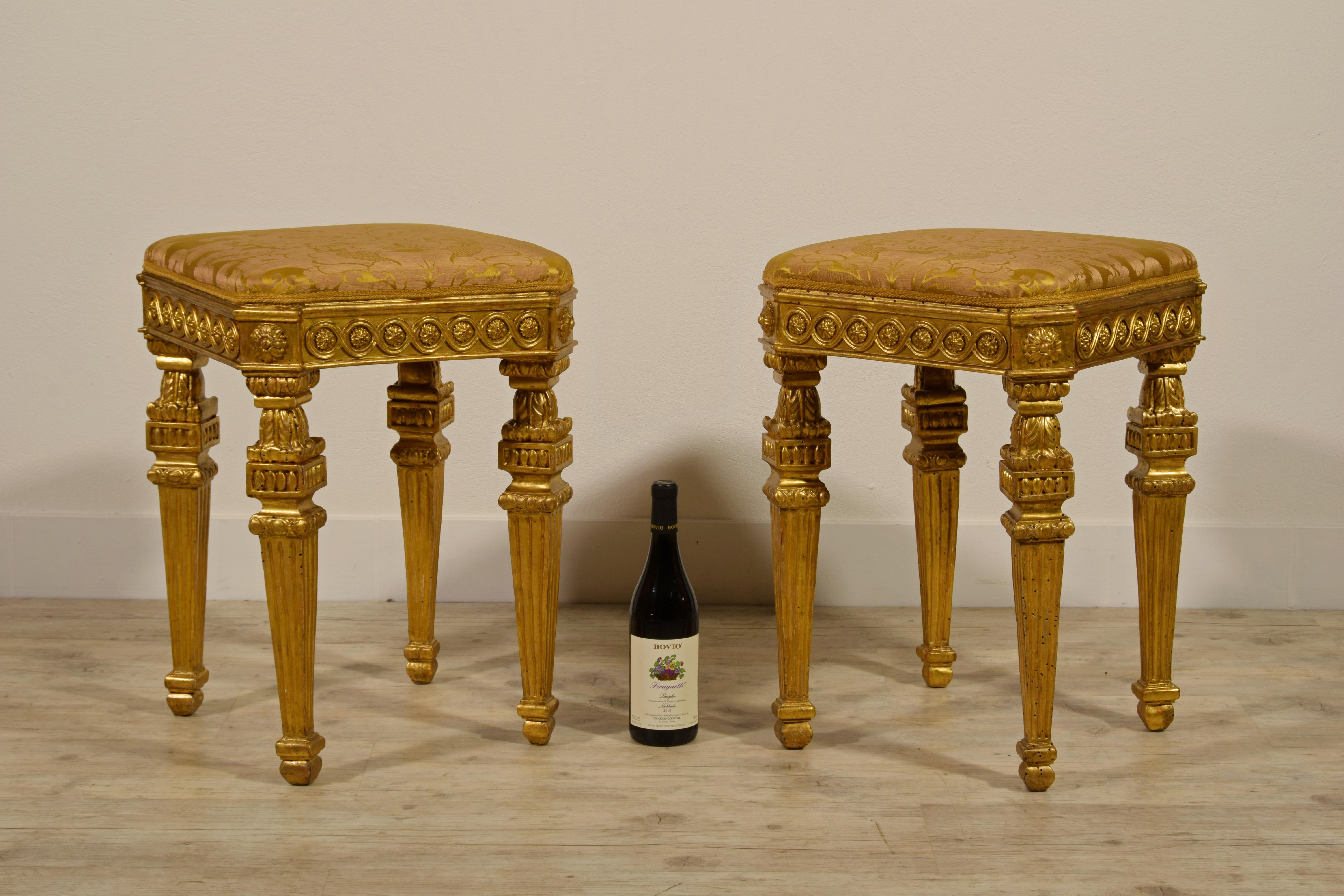 18th Century Pair of Italian Neoclassical Giltwood Stools 1