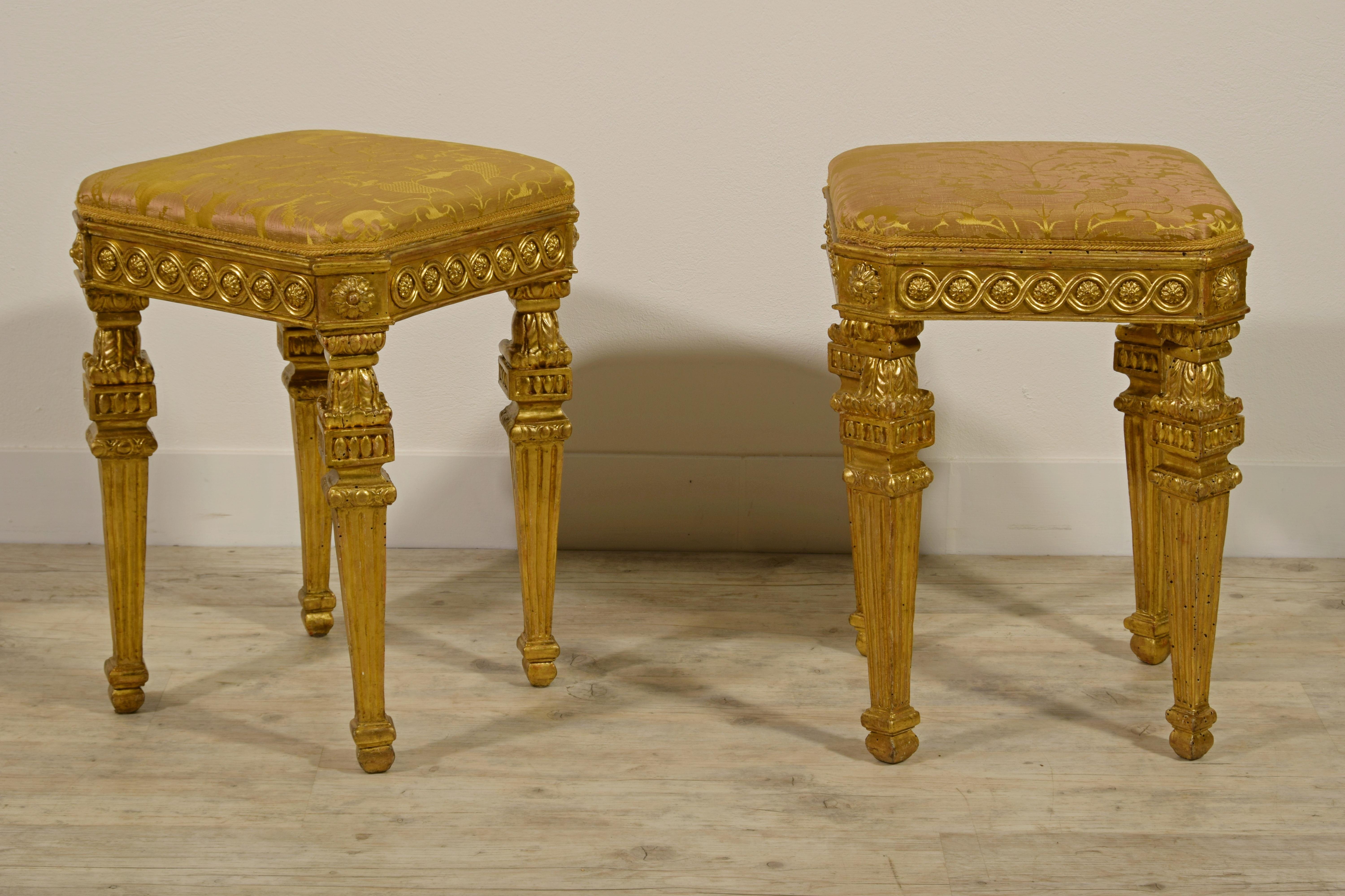 18th Century Pair of Italian Neoclassical Giltwood Stools 2