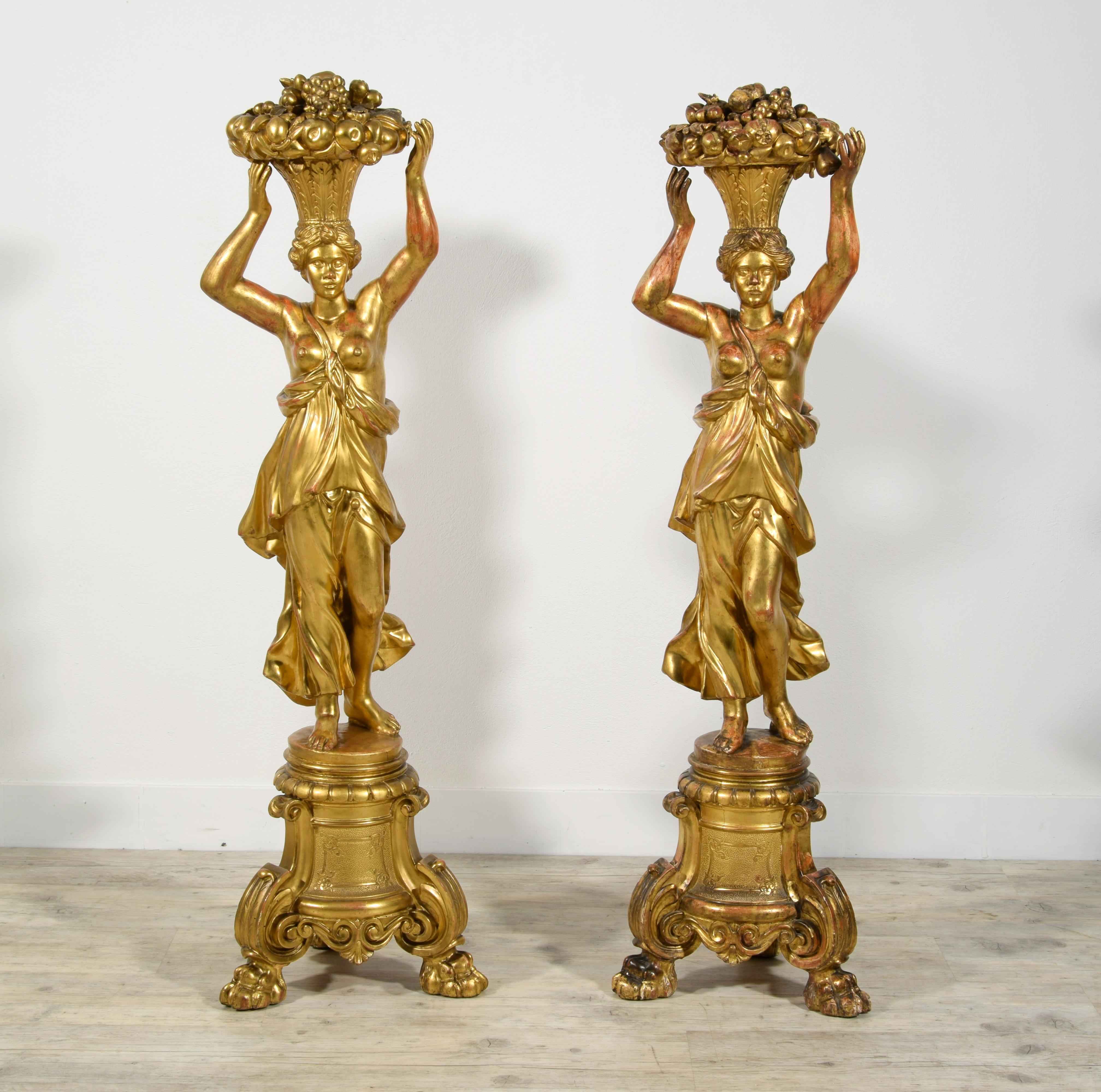 18th Century, Pair of Italian neoclassical giltwood sculpture with african woman holding baske

These particular and rare sculptures, made in the Genoa area (Italy) towards the end of the eighteenth century, are representative of the taste