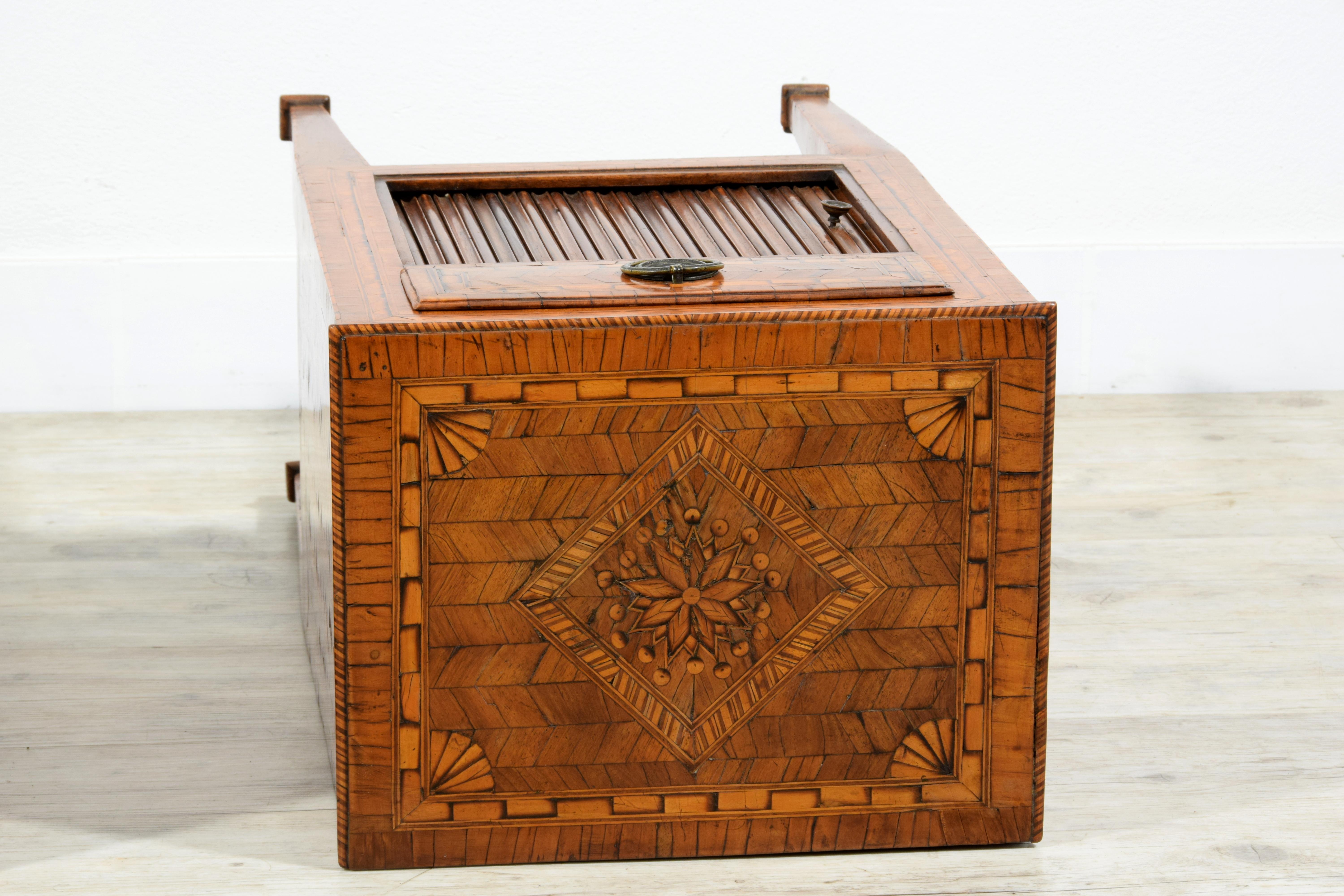 18th century, Pair of Italian Neoclassical Inlay Wood Night Stands For Sale 9
