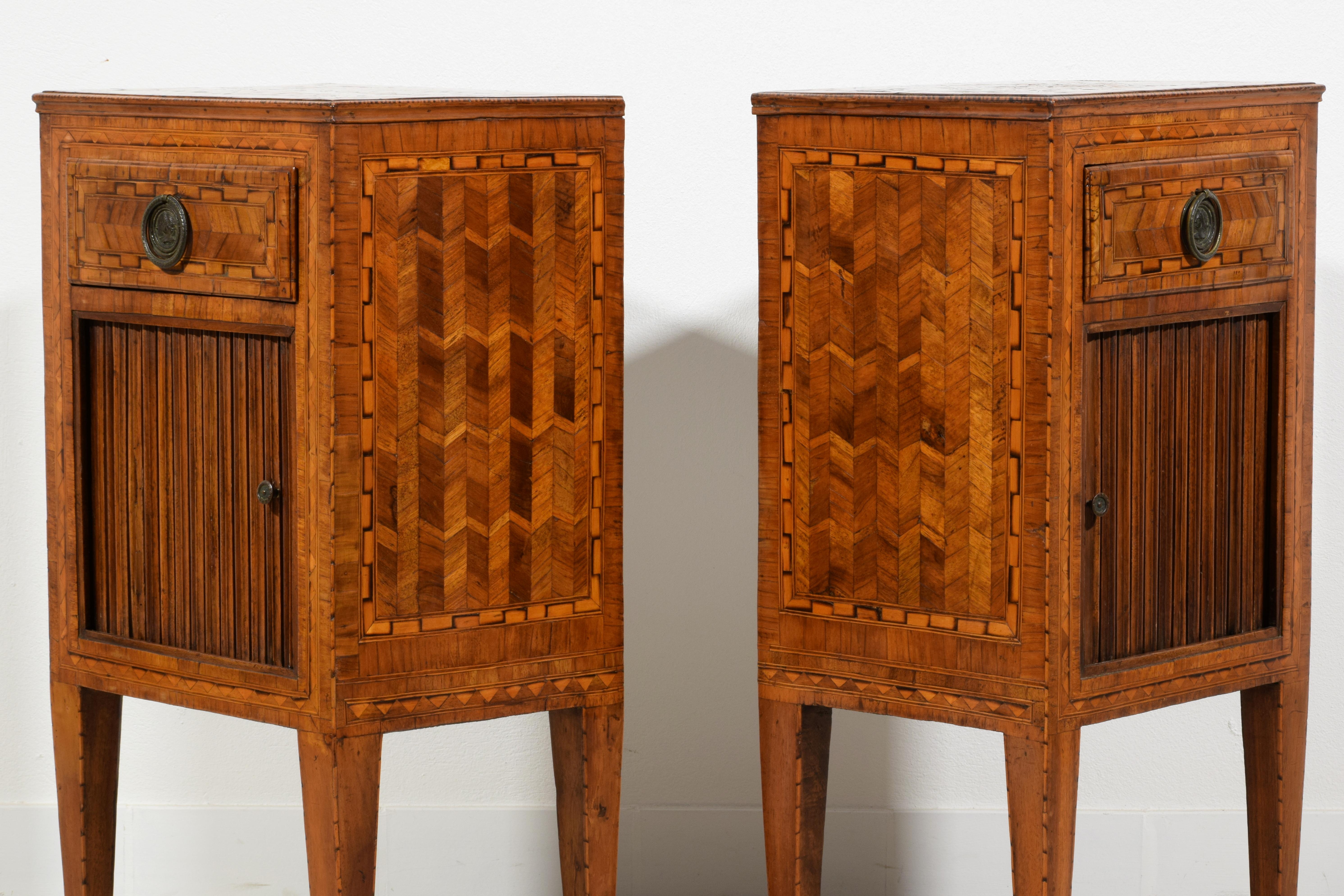 18th century, Pair of Italian Neoclassical Inlay Wood Night Stands For Sale 10