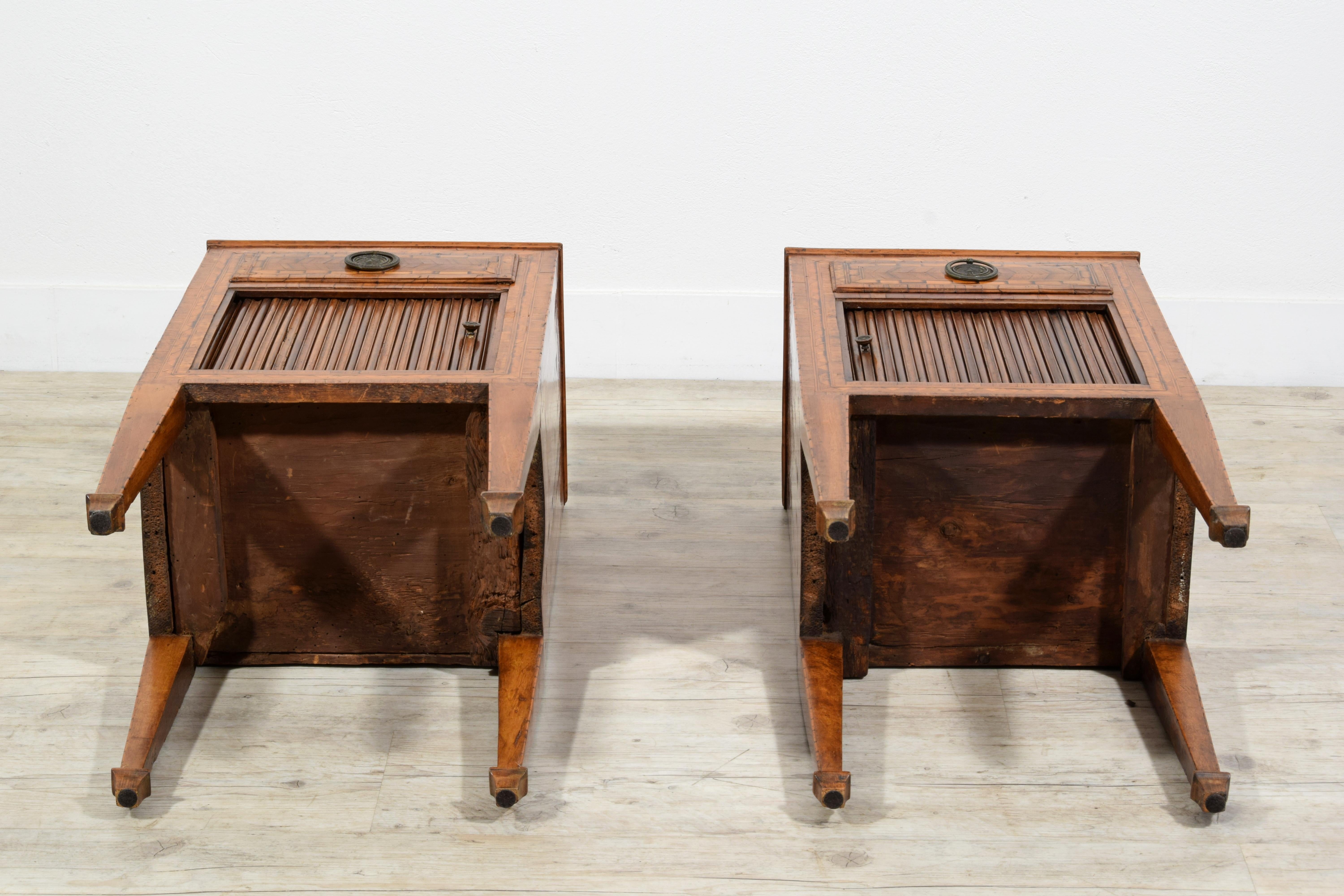 18th century, Pair of Italian Neoclassical Inlay Wood Night Stands For Sale 14