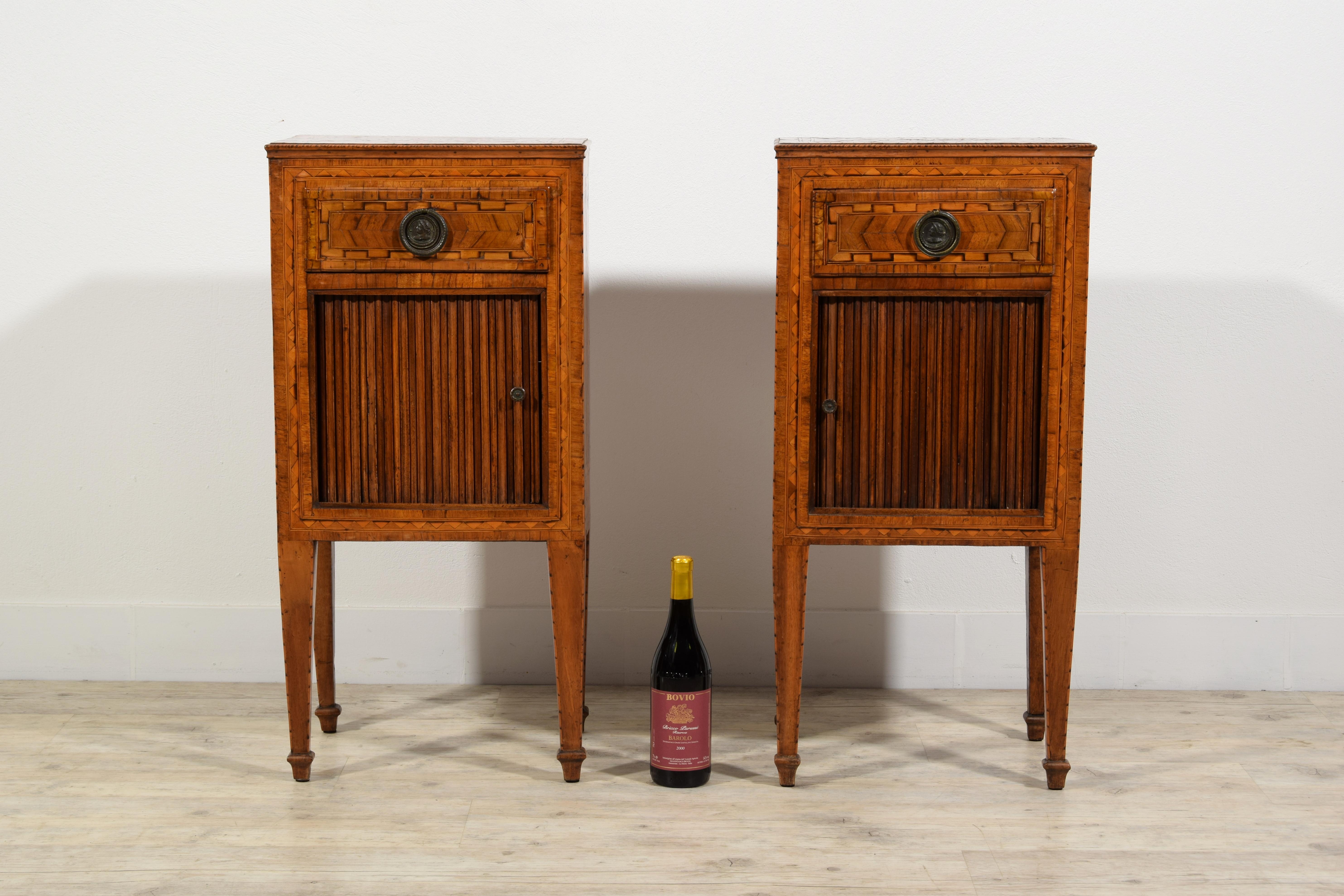 18th century, Pair of Italian Neoclassical Inlay Wood Night Stands For Sale 2