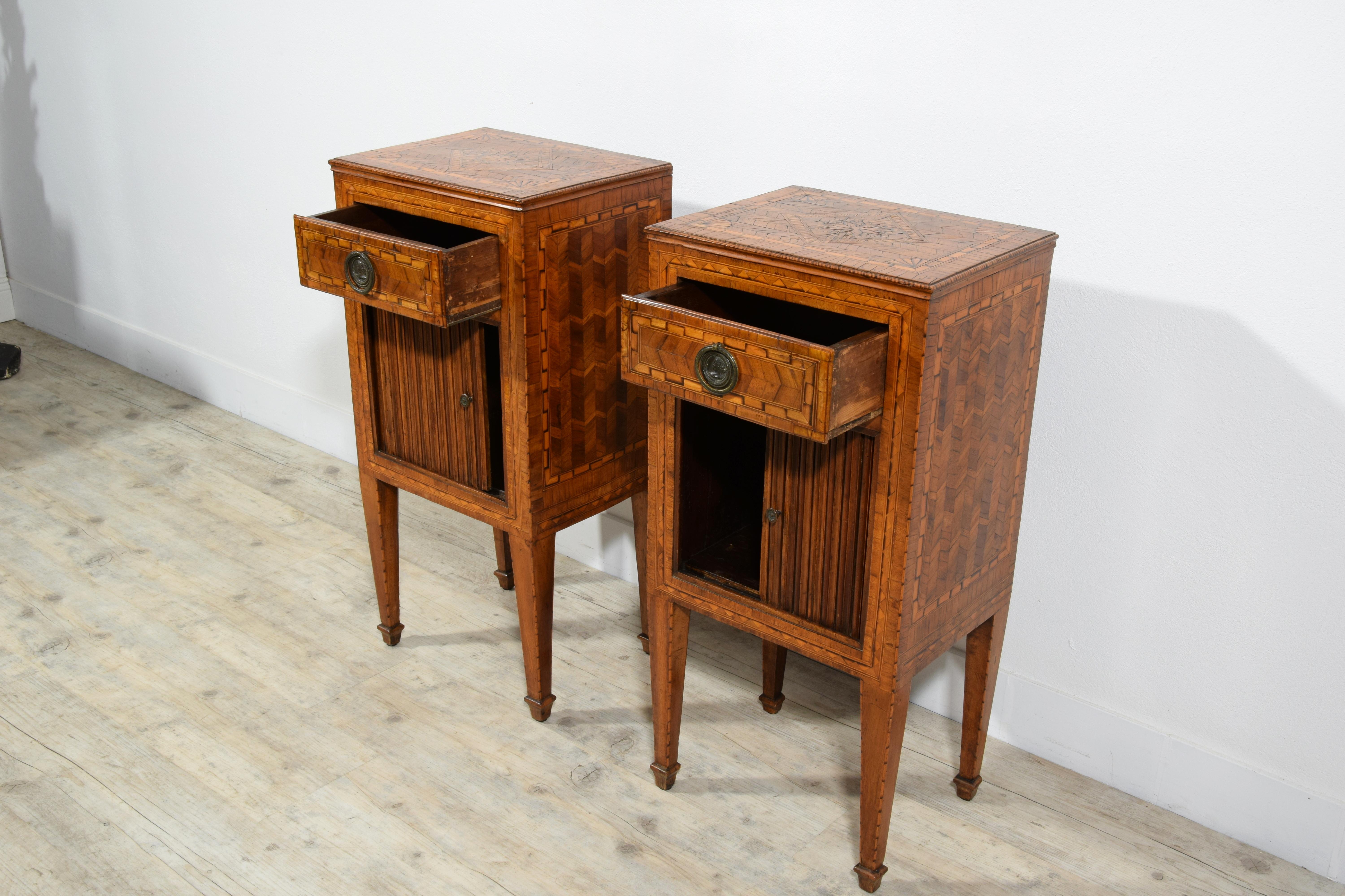 18th century, Pair of Italian Neoclassical Inlay Wood Night Stands For Sale 3