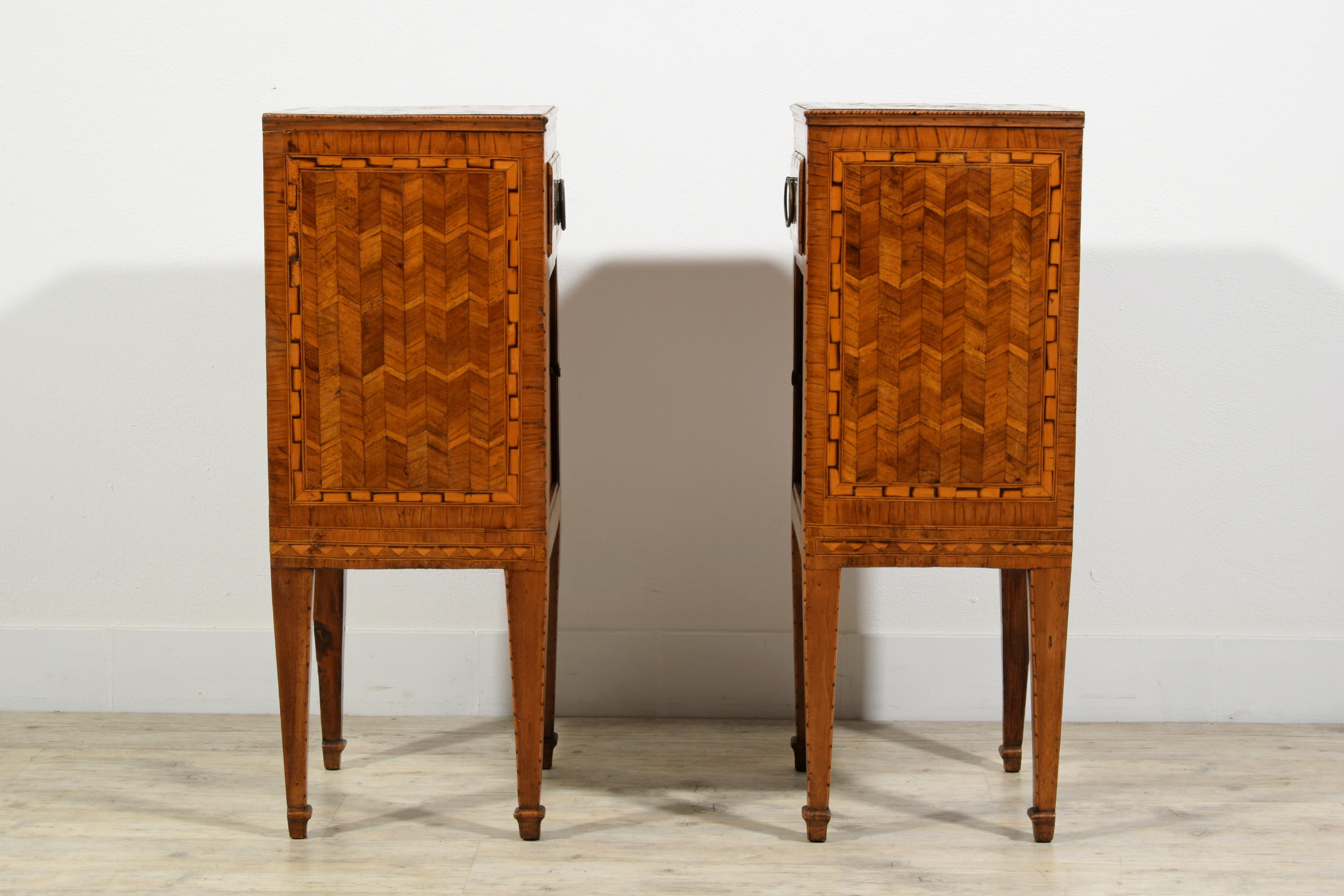18th century, Pair of Italian Neoclassical Inlay Wood Night Stands For Sale 4