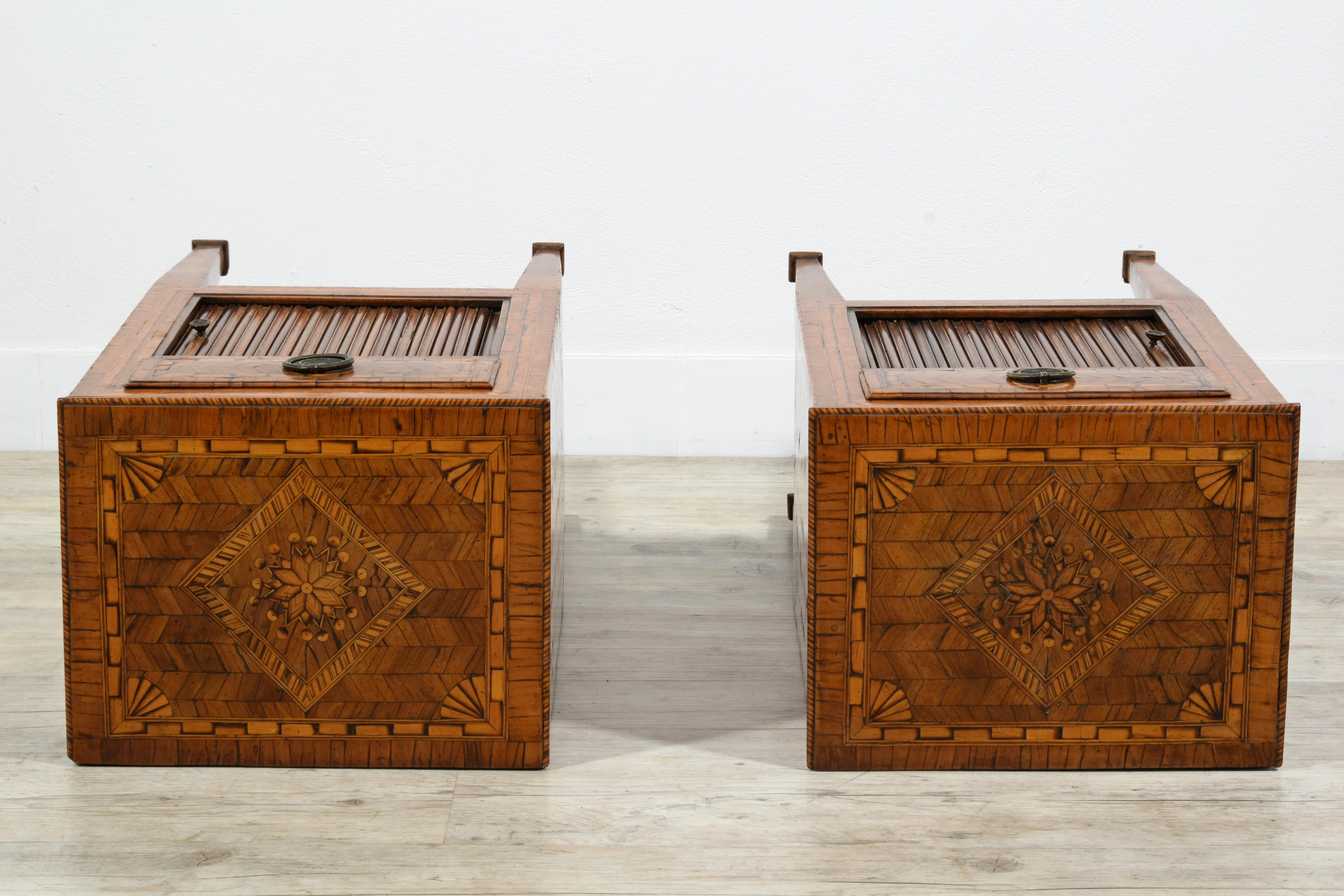18th century, Pair of Italian Neoclassical Inlay Wood Night Stands For Sale 5