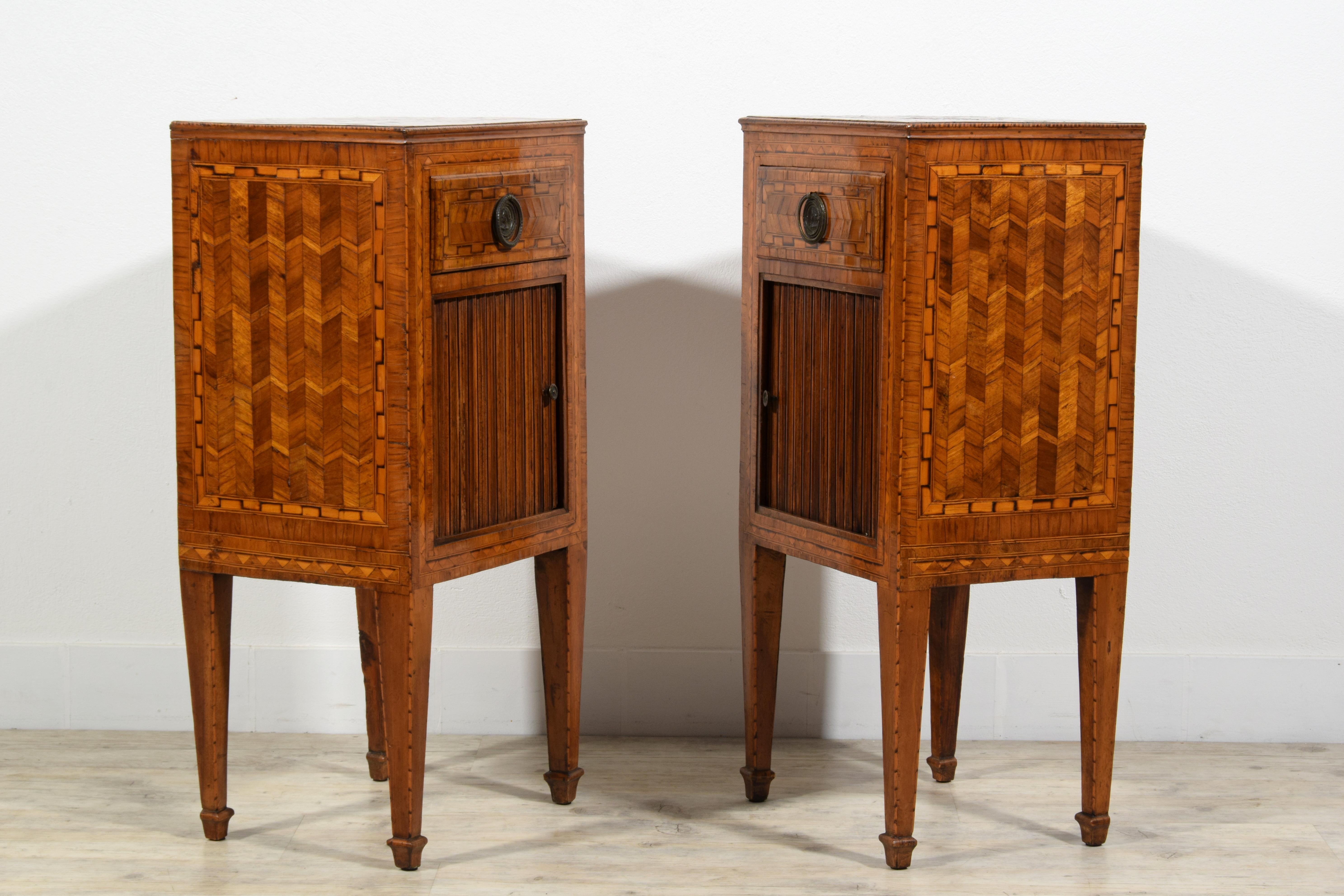 18th century, Pair of Italian Neoclassical Inlay Wood Night Stands For Sale 6