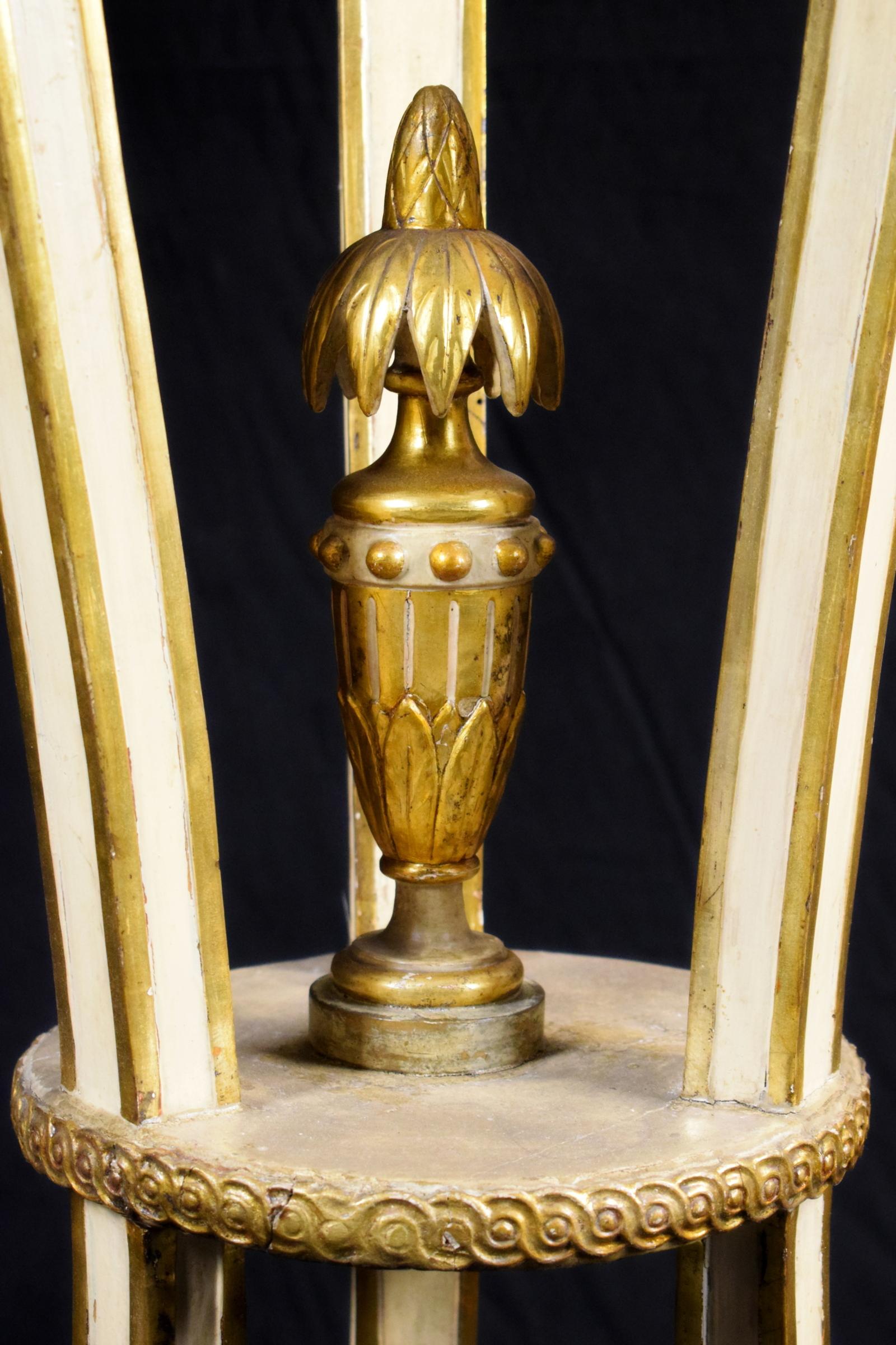 18th Century, Pair of Italian Neoclassical Lacquered and Giltwood Gueridon 9