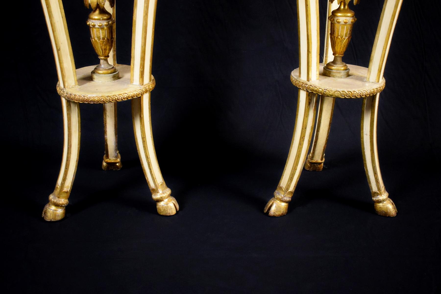 18th Century, Pair of Italian Neoclassical Lacquered and Giltwood Gueridon 11