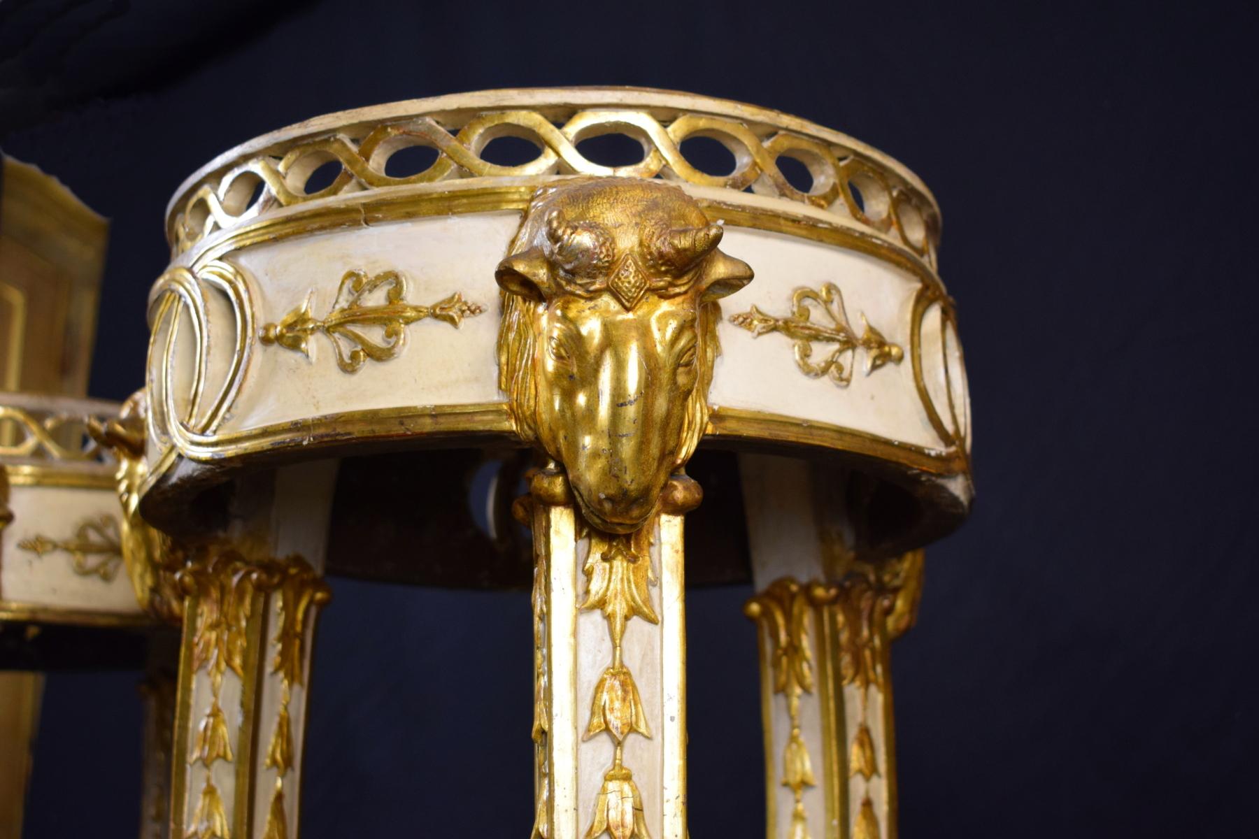 18th Century, Pair of Italian Neoclassical Lacquered and Giltwood Gueridon For Sale 15