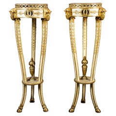18ème siècle, paire de guéridons italiens néoclassiques laqués et en bois doré