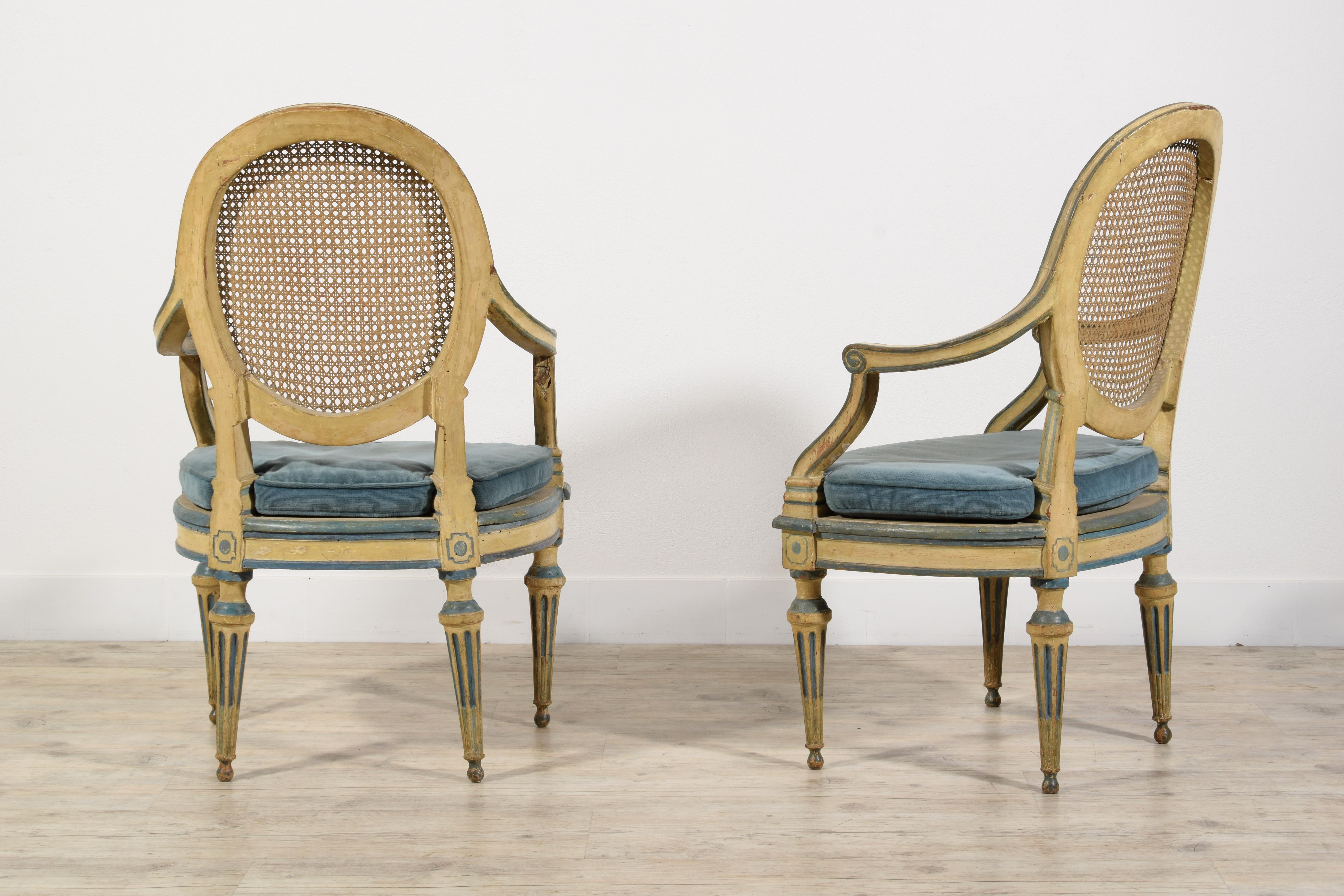 18th Century Pair of Italian Neoclassical Lacquered Wood Armchairs For Sale 7