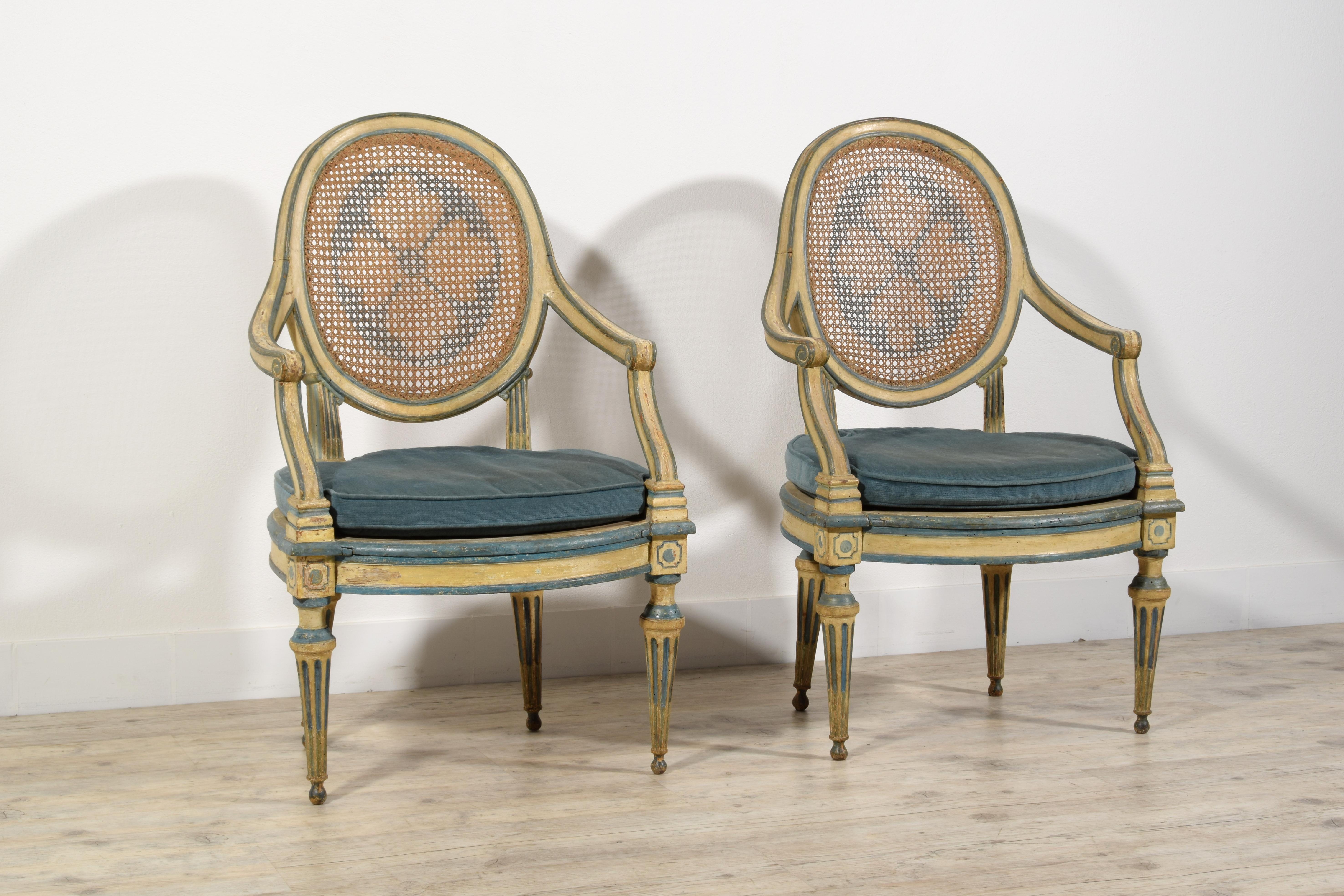 18th Century Pair of Italian Neoclassical Lacquered Wood Armchairs For Sale 9