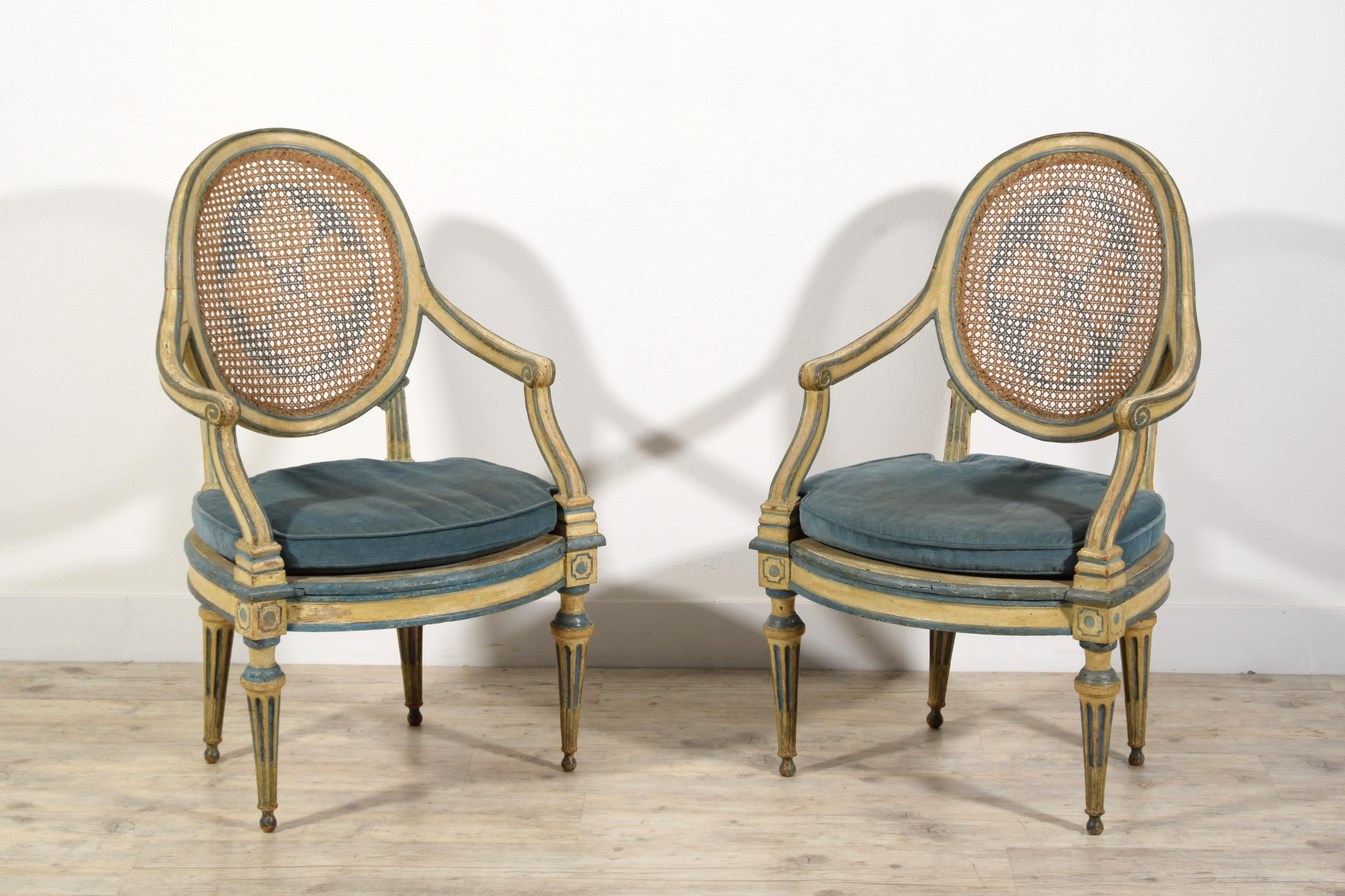 18th Century Pair of Italian Neoclassical Lacquered Wood Armchairs For Sale 10
