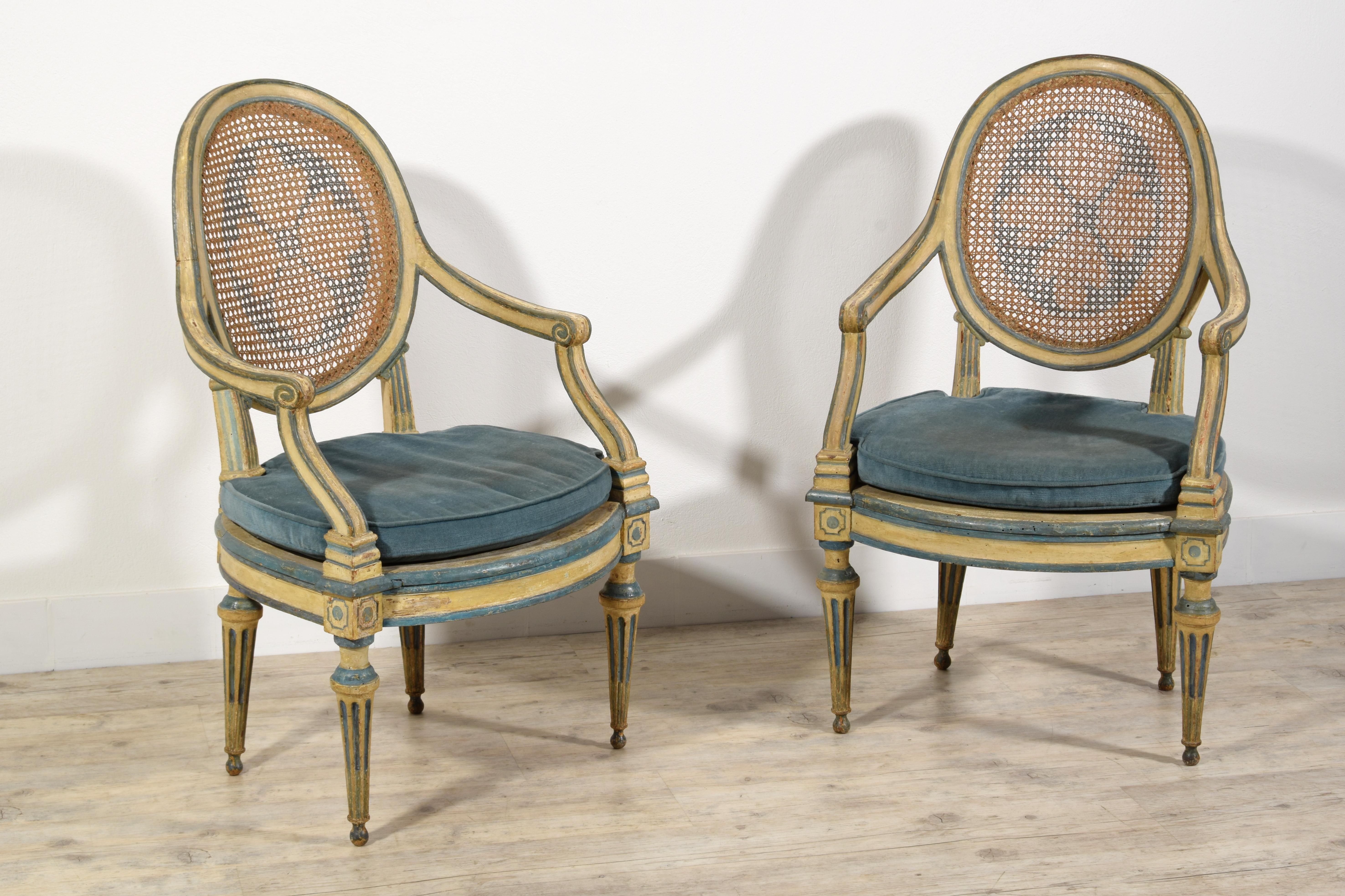 18th Century Pair of Italian Neoclassical Lacquered Wood Armchairs For Sale 2