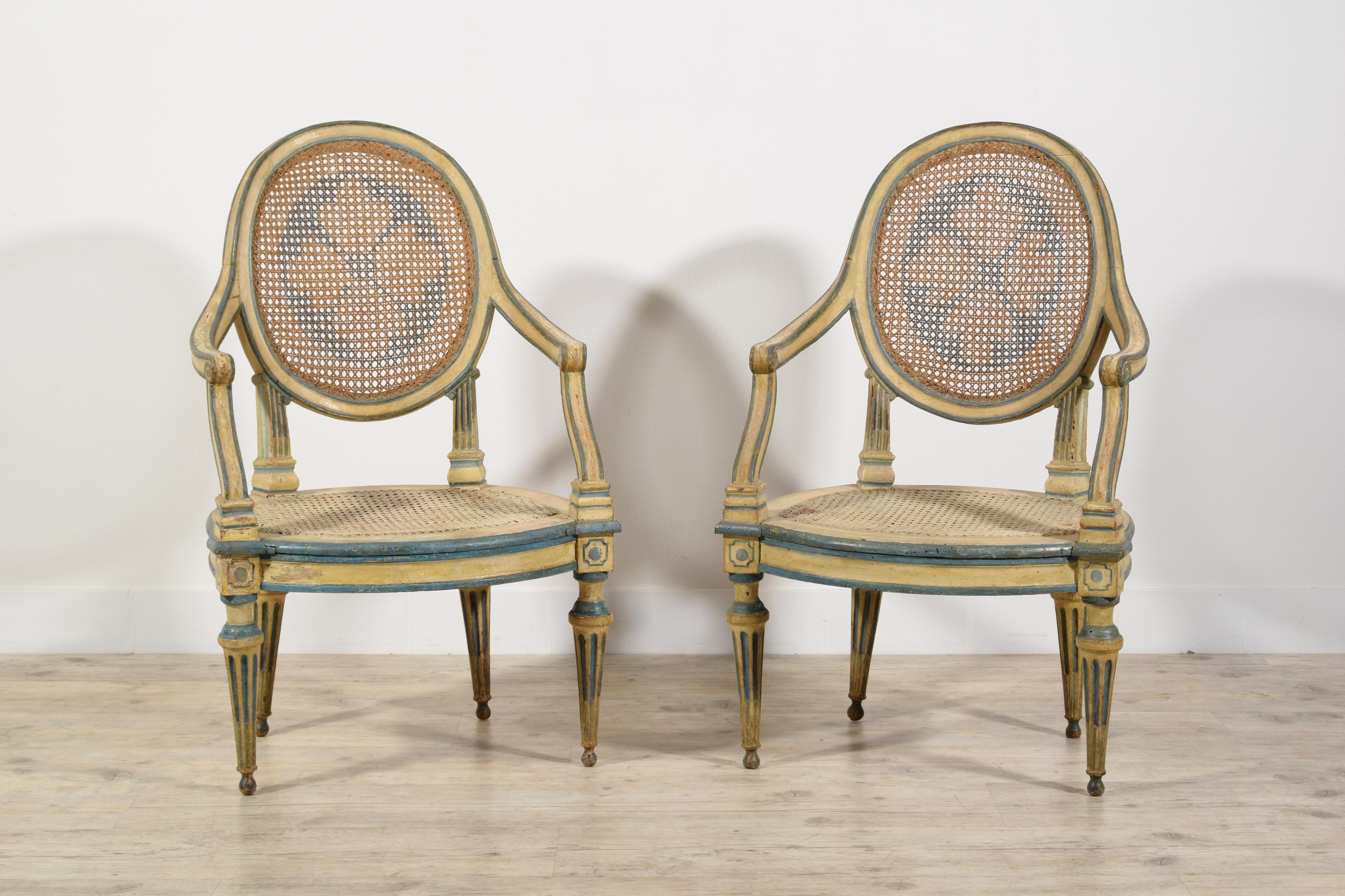 18th Century Pair of Italian Neoclassical Lacquered Wood Armchairs For Sale 4