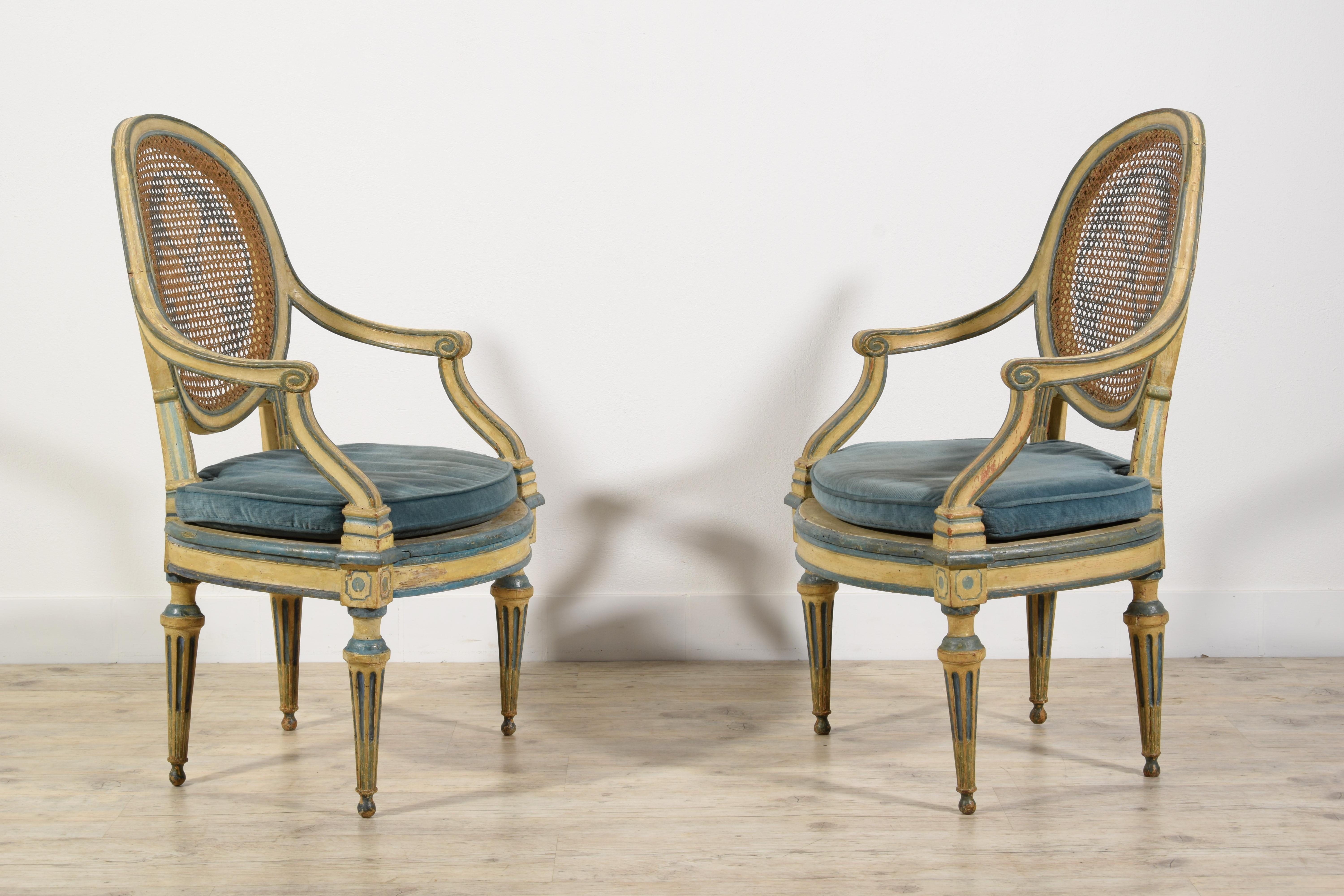 18th Century Pair of Italian Neoclassical Lacquered Wood Armchairs For Sale 5