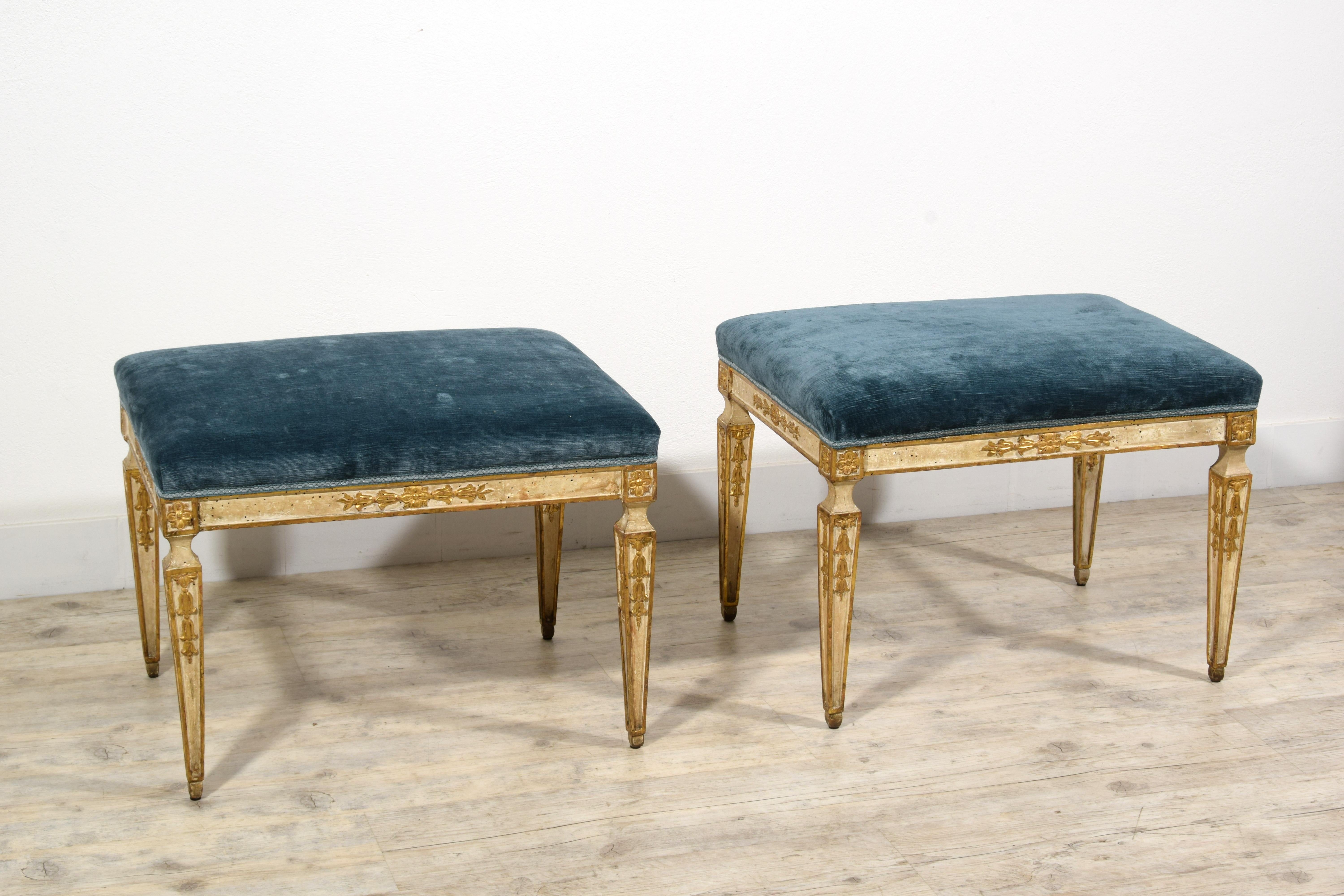 18th Century, Pair of Italian Neoclassical Stools For Sale 8
