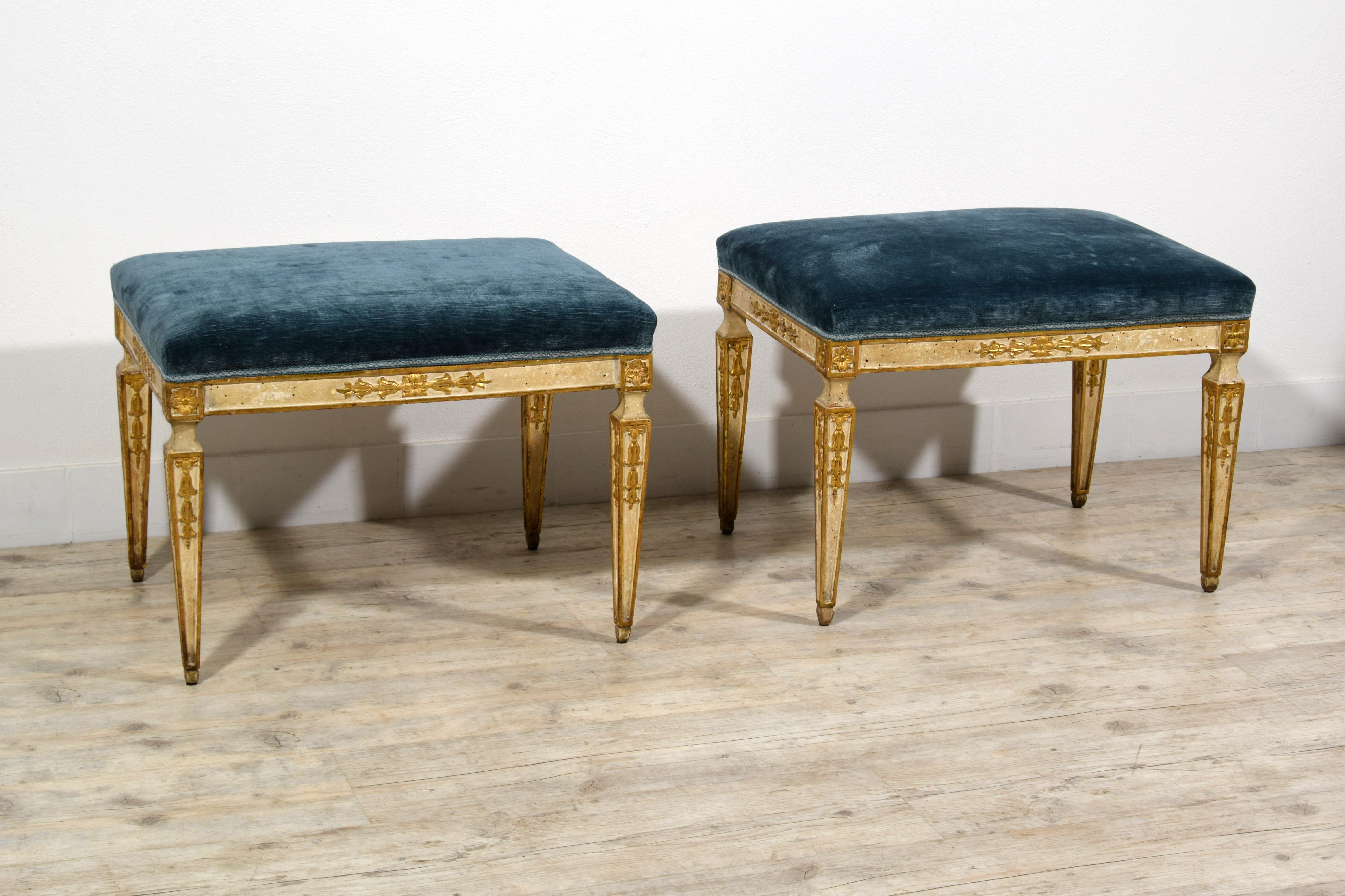 18th Century, Pair of Italian Neoclassical Stools For Sale 9