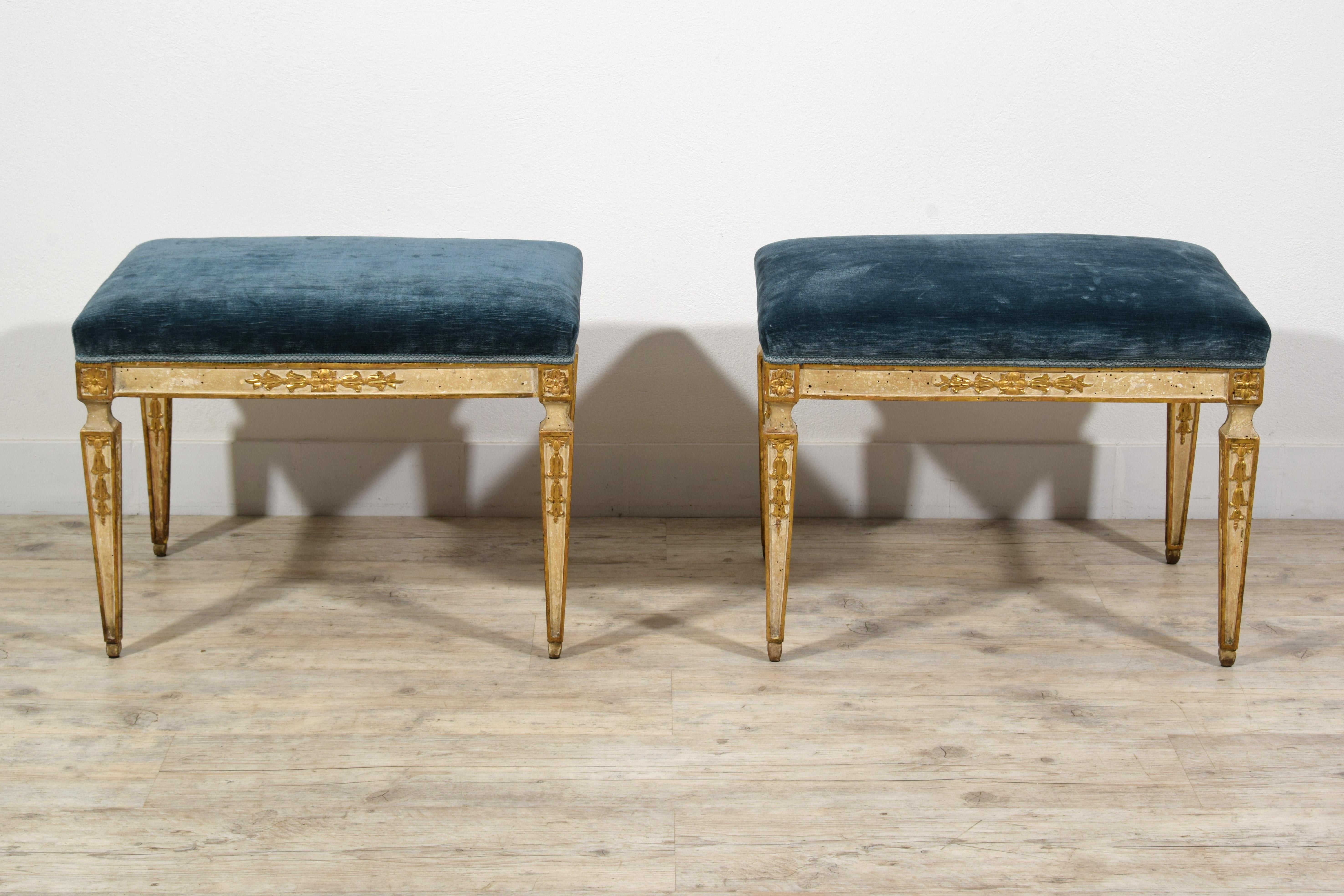 18th Century, Pair of Italian Neoclassical Stools For Sale 10