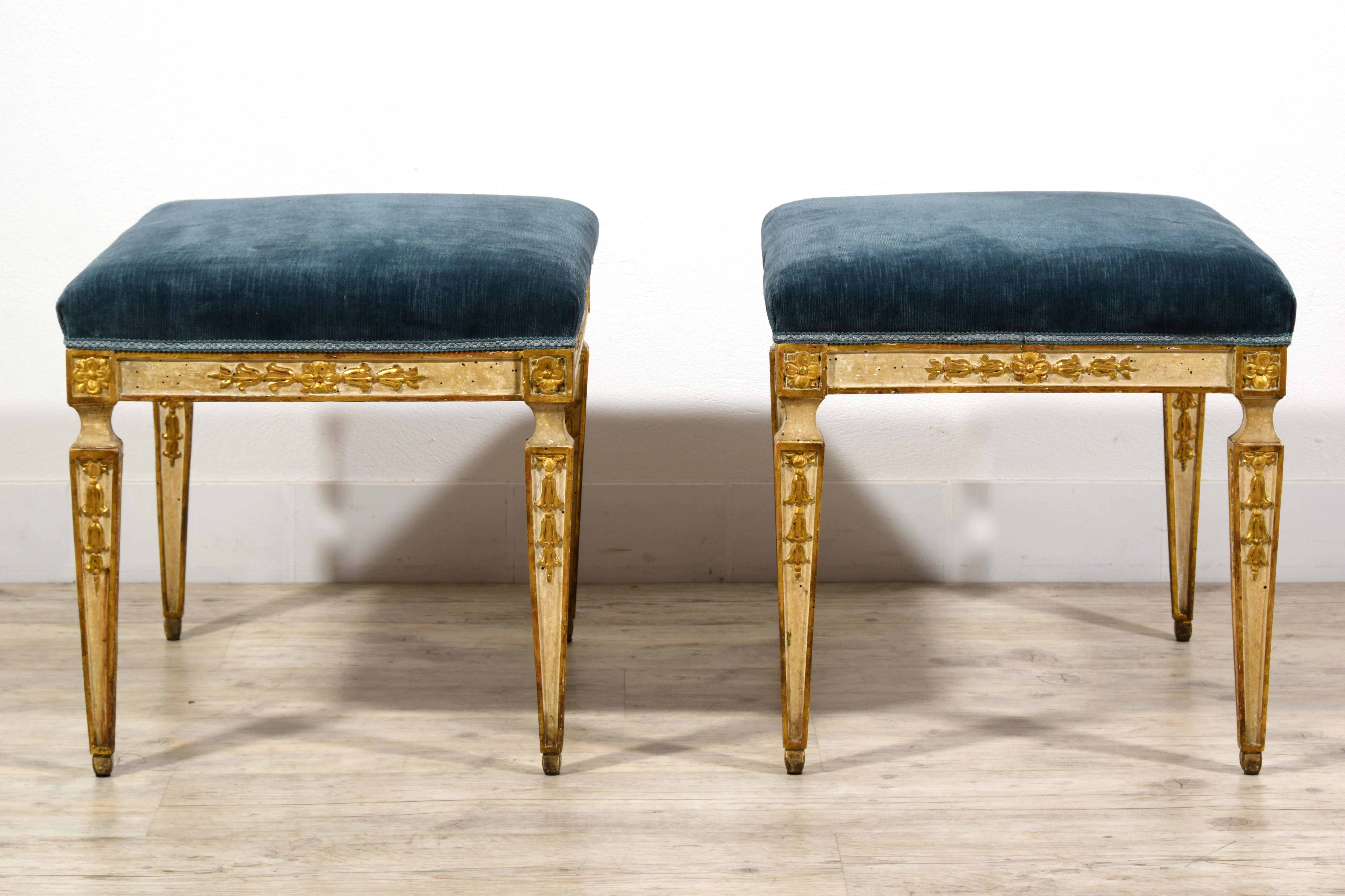 18th Century, Pair of Italian Neoclassical Stools For Sale 14
