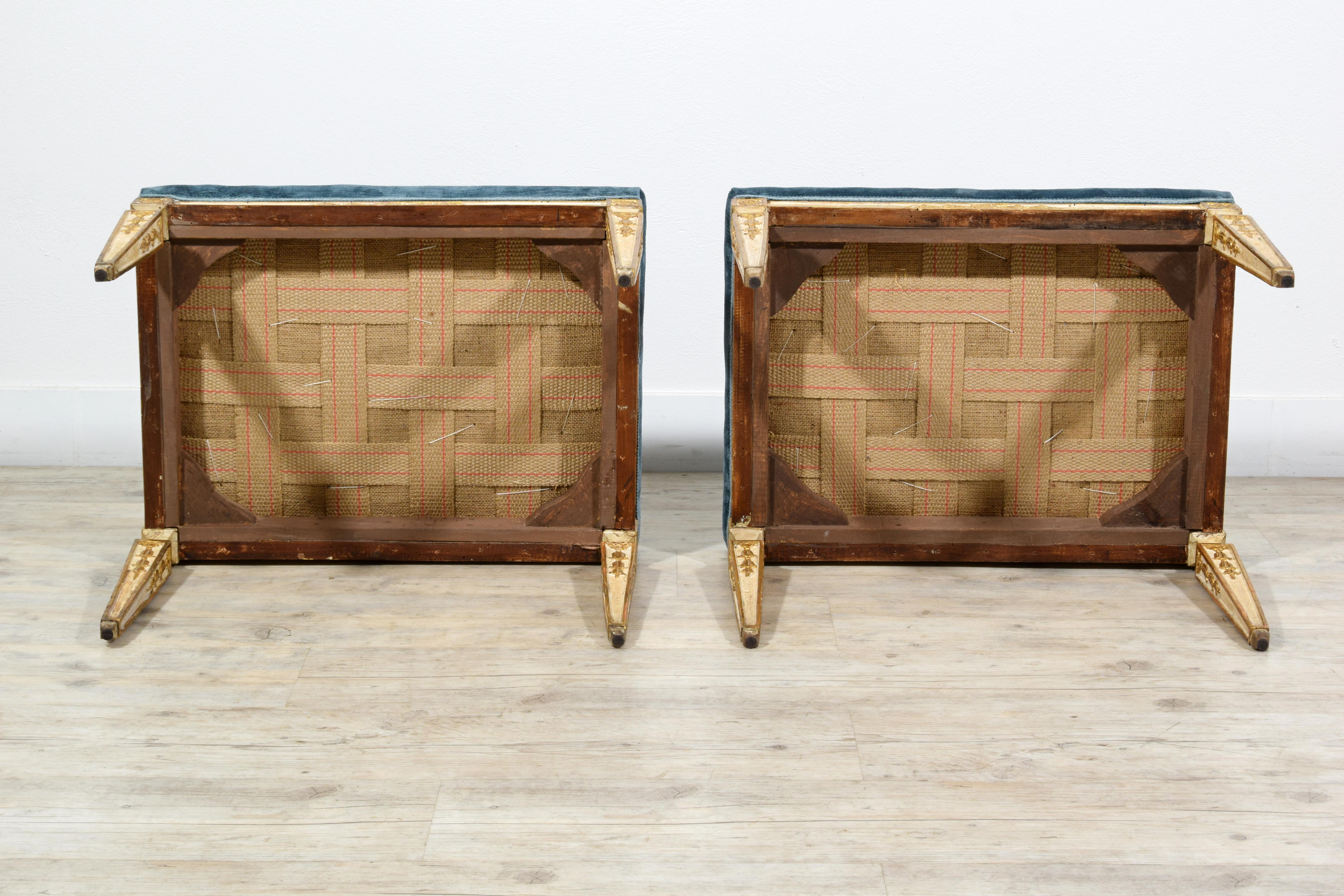 18th Century, Pair of Italian Neoclassical Stools For Sale 15
