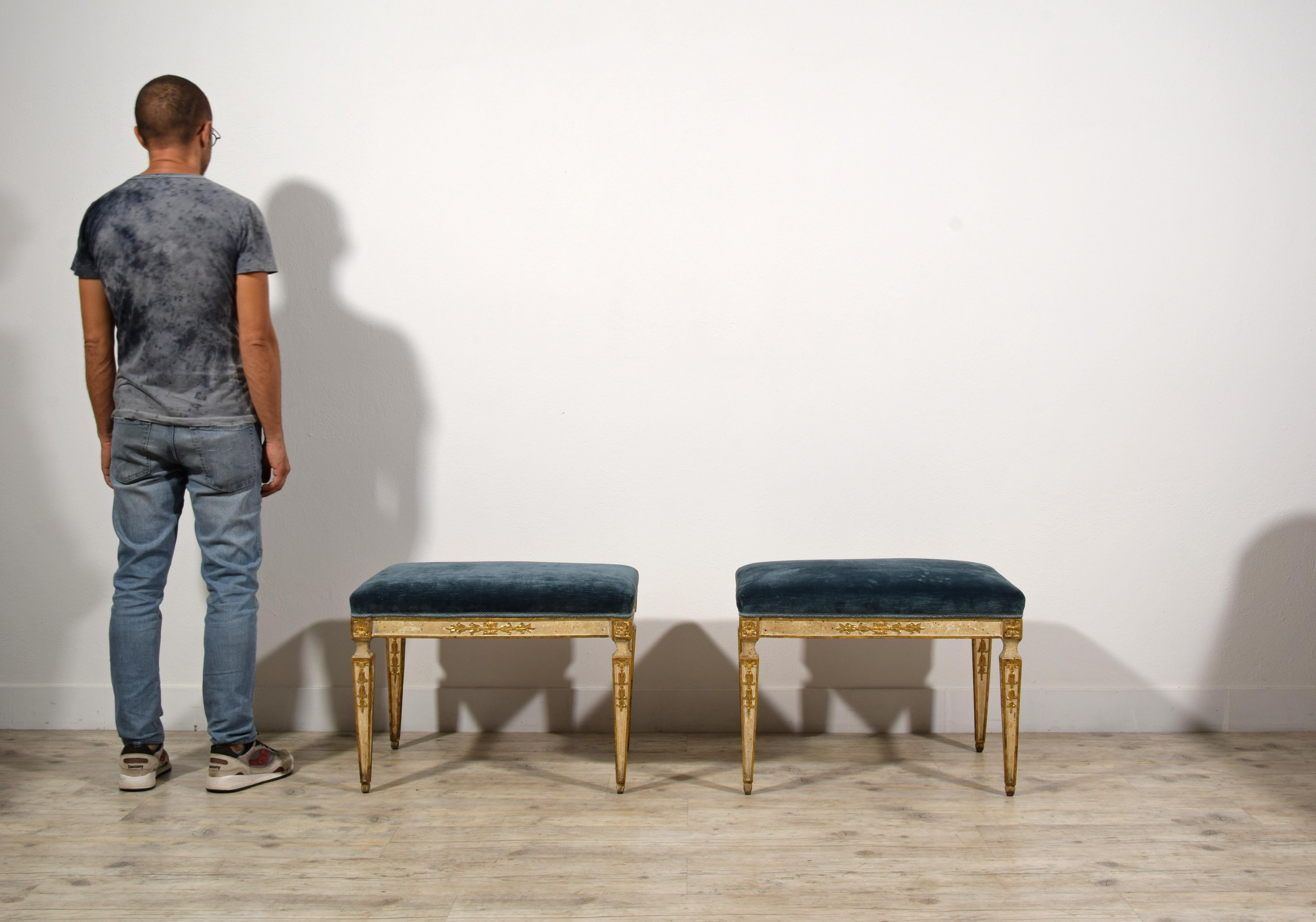 18th Century, Pair of Italian Neoclassical Stools For Sale 16