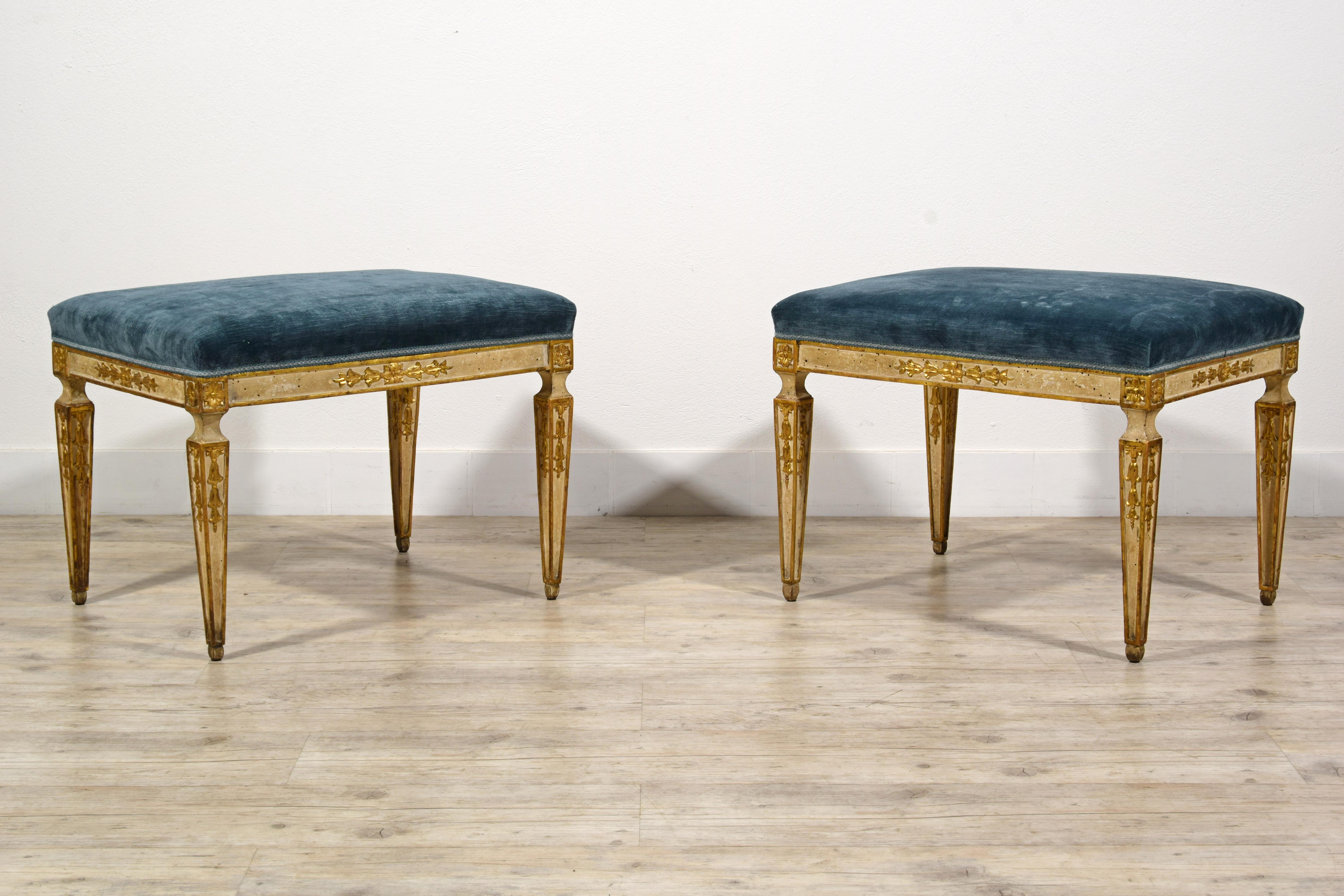 18th Century, Pair of Italian Neoclassical Stools For Sale 1