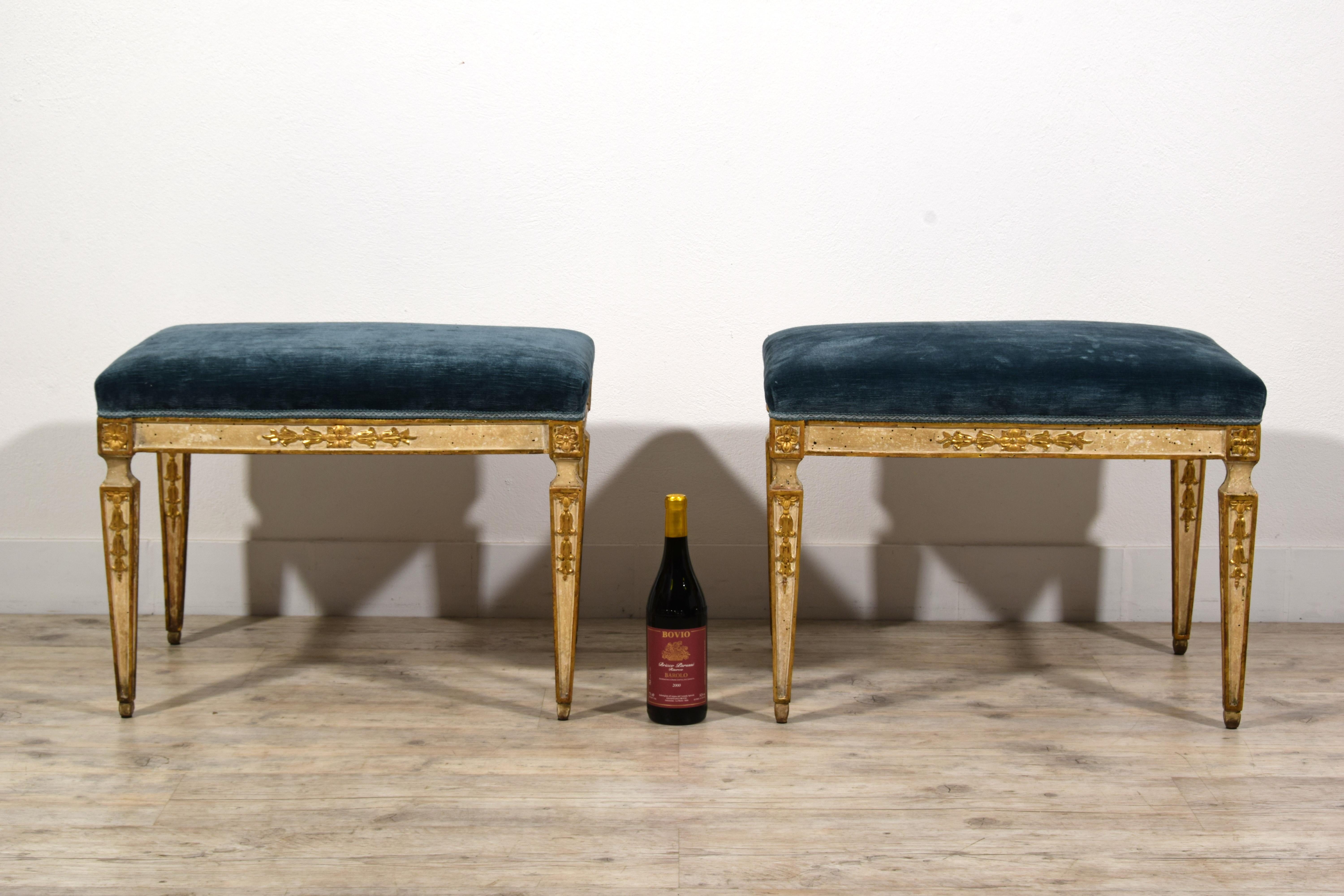 18th Century, Pair of Italian Neoclassical Stools For Sale 2