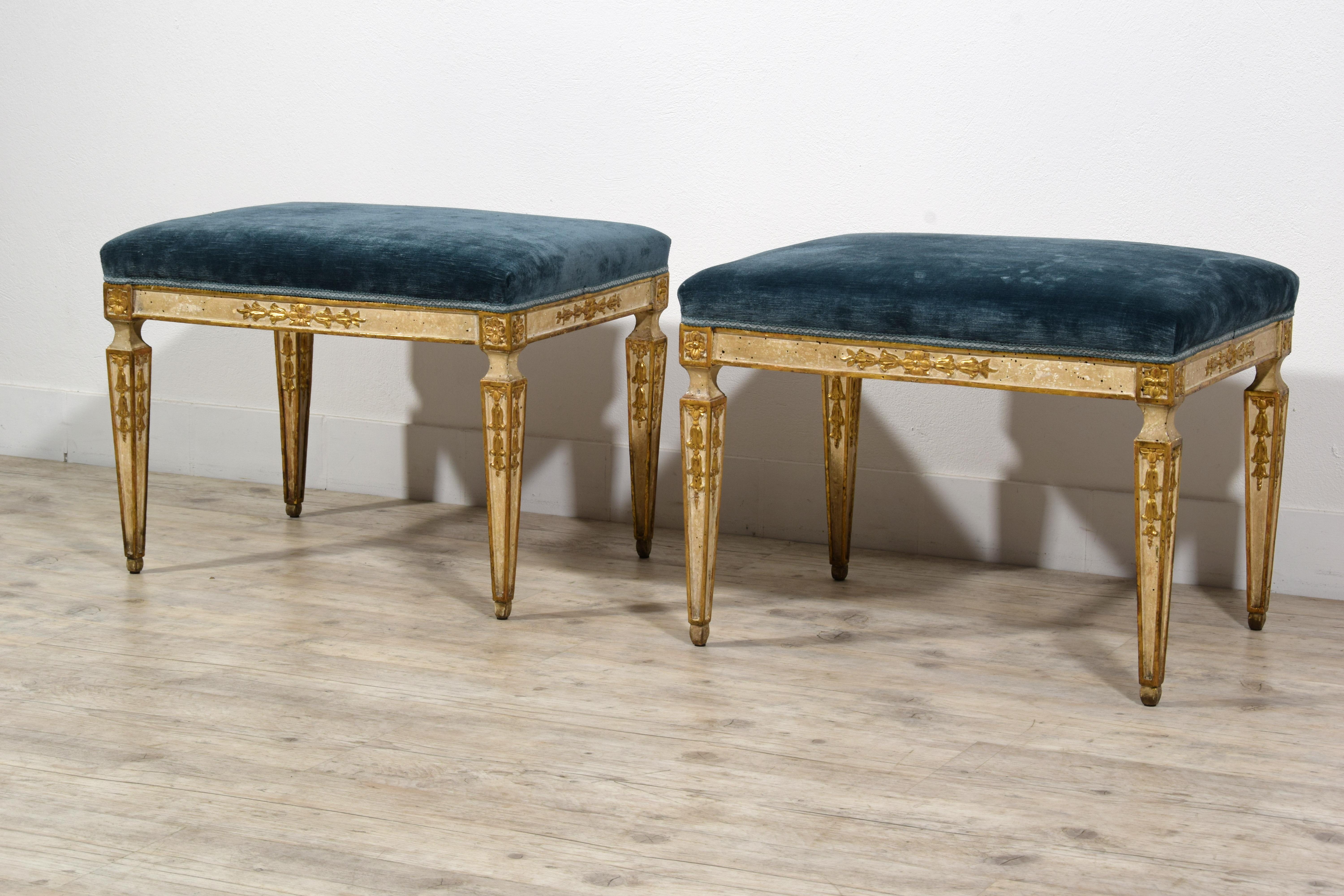18th Century, Pair of Italian Neoclassical Stools For Sale 3
