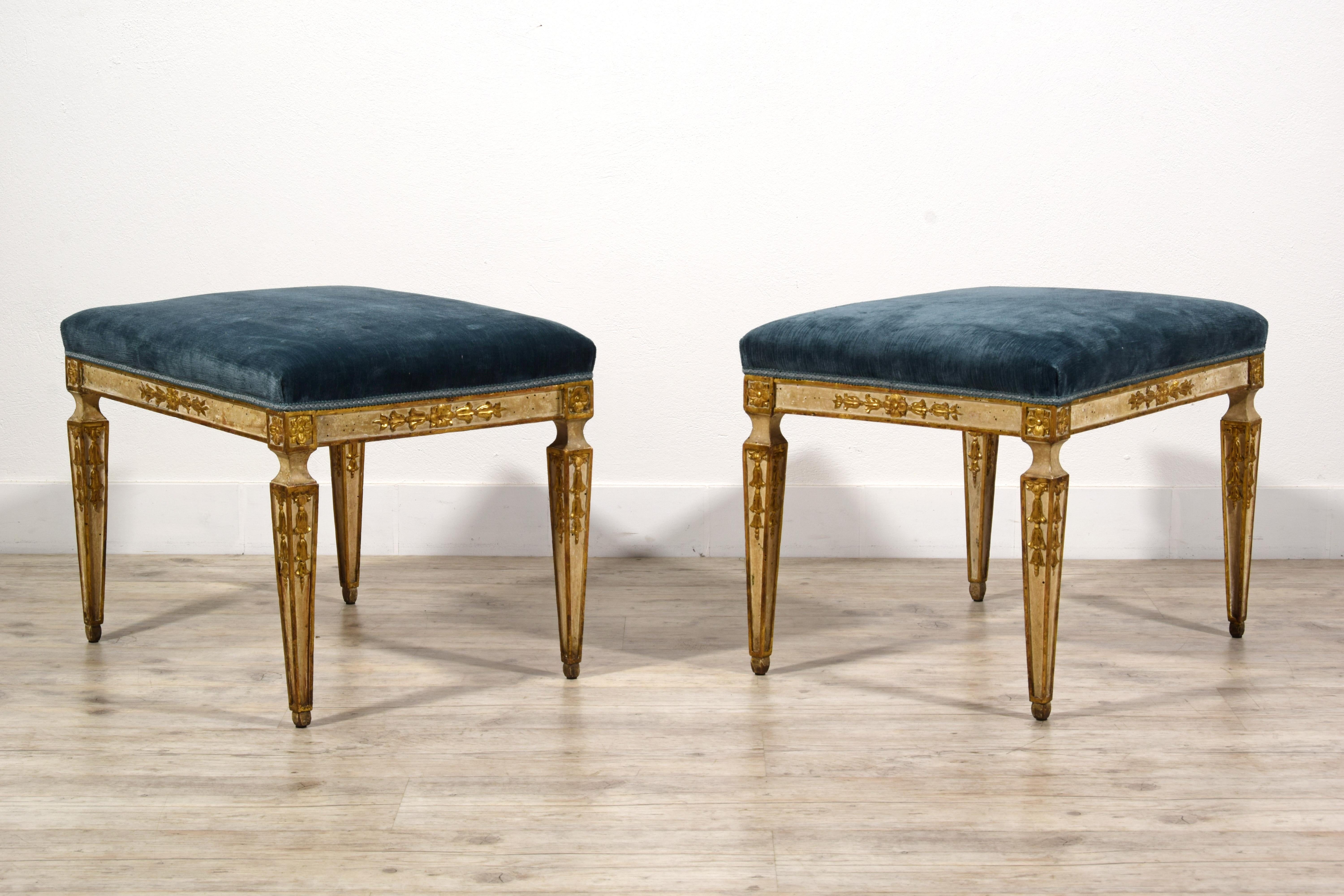 18th Century, Pair of Italian Neoclassical Stools For Sale 4