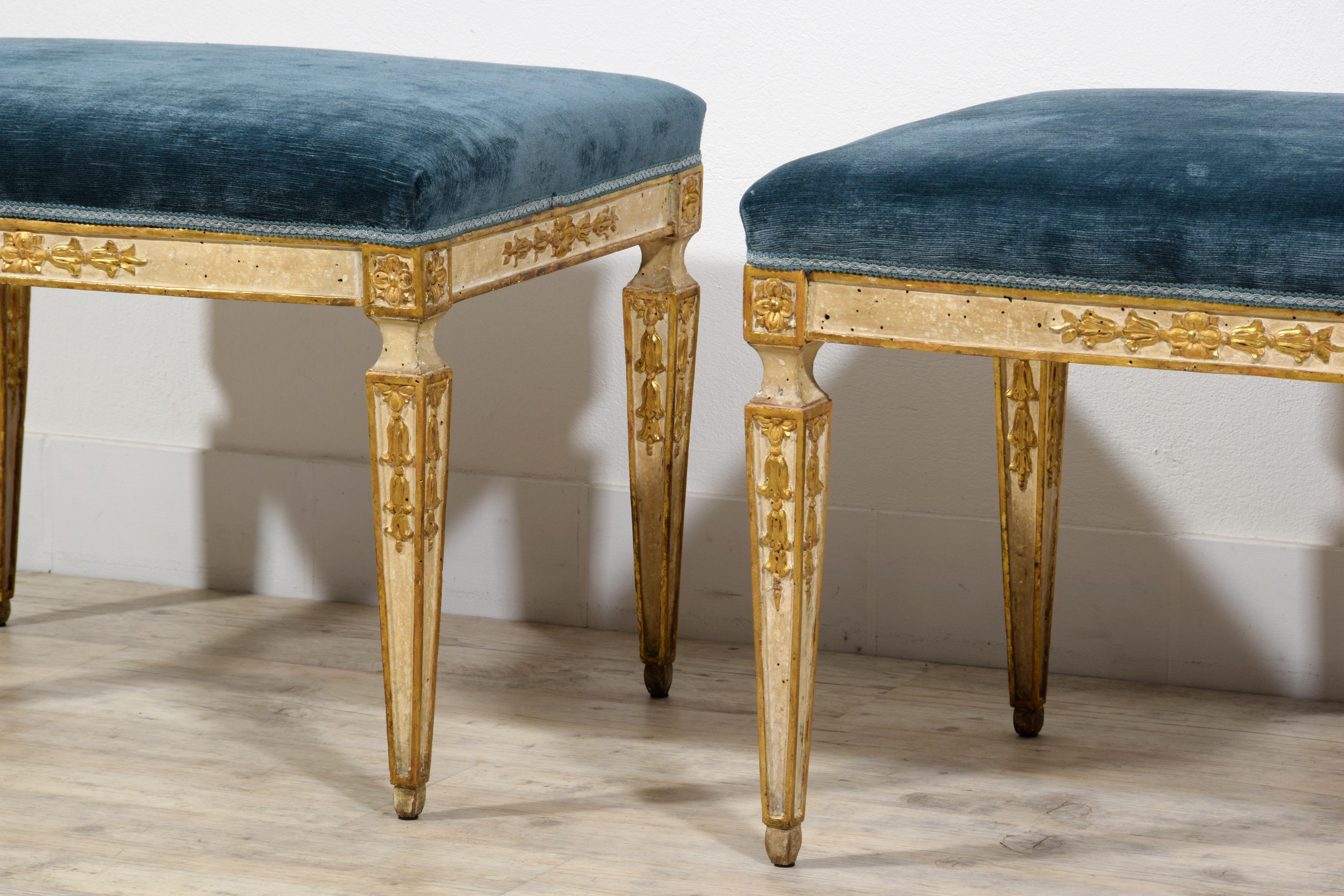 18th Century, Pair of Italian Neoclassical Stools For Sale 5