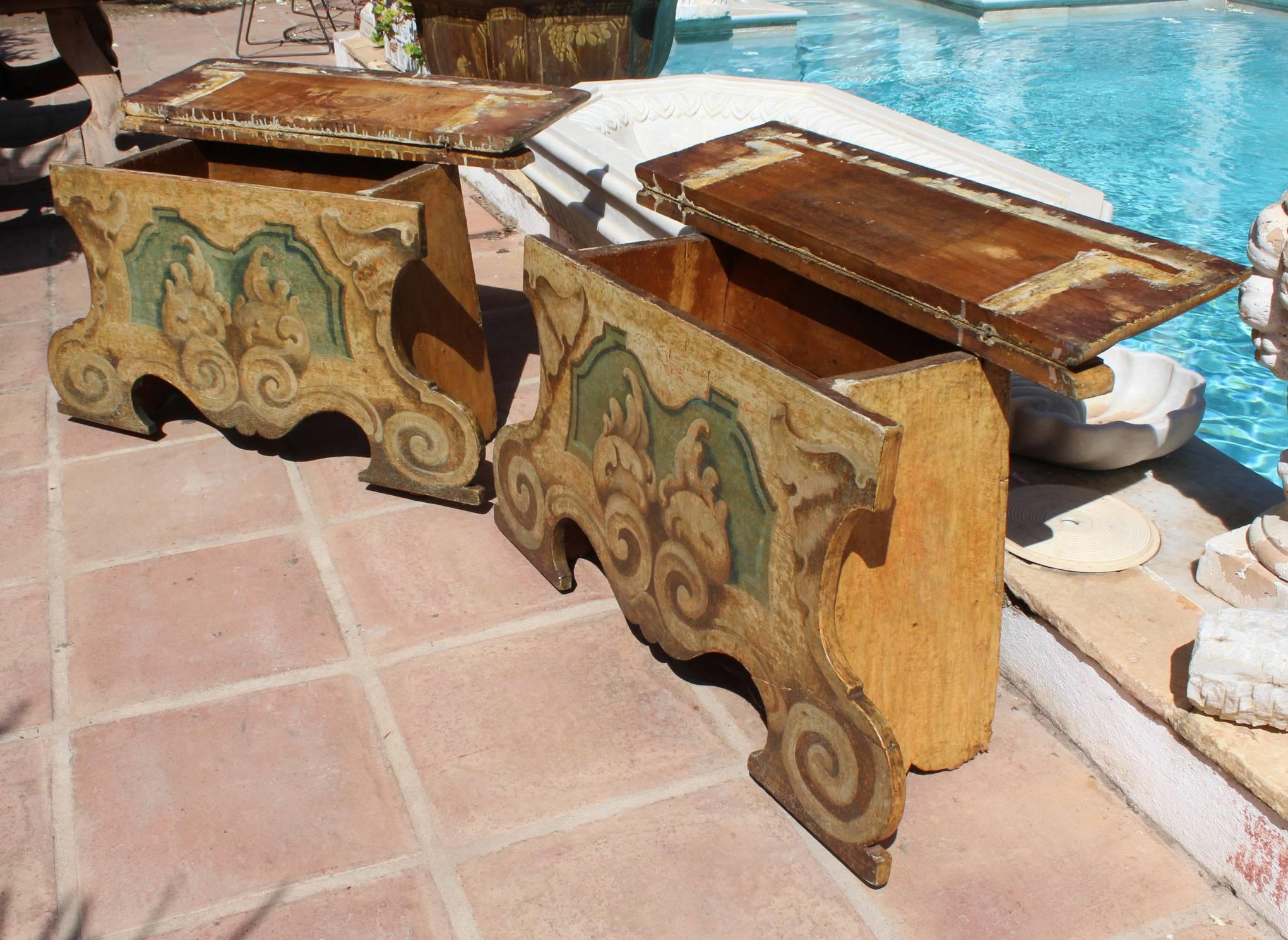 18th Century Pair of Italian Polychrome Coffers For Sale 1