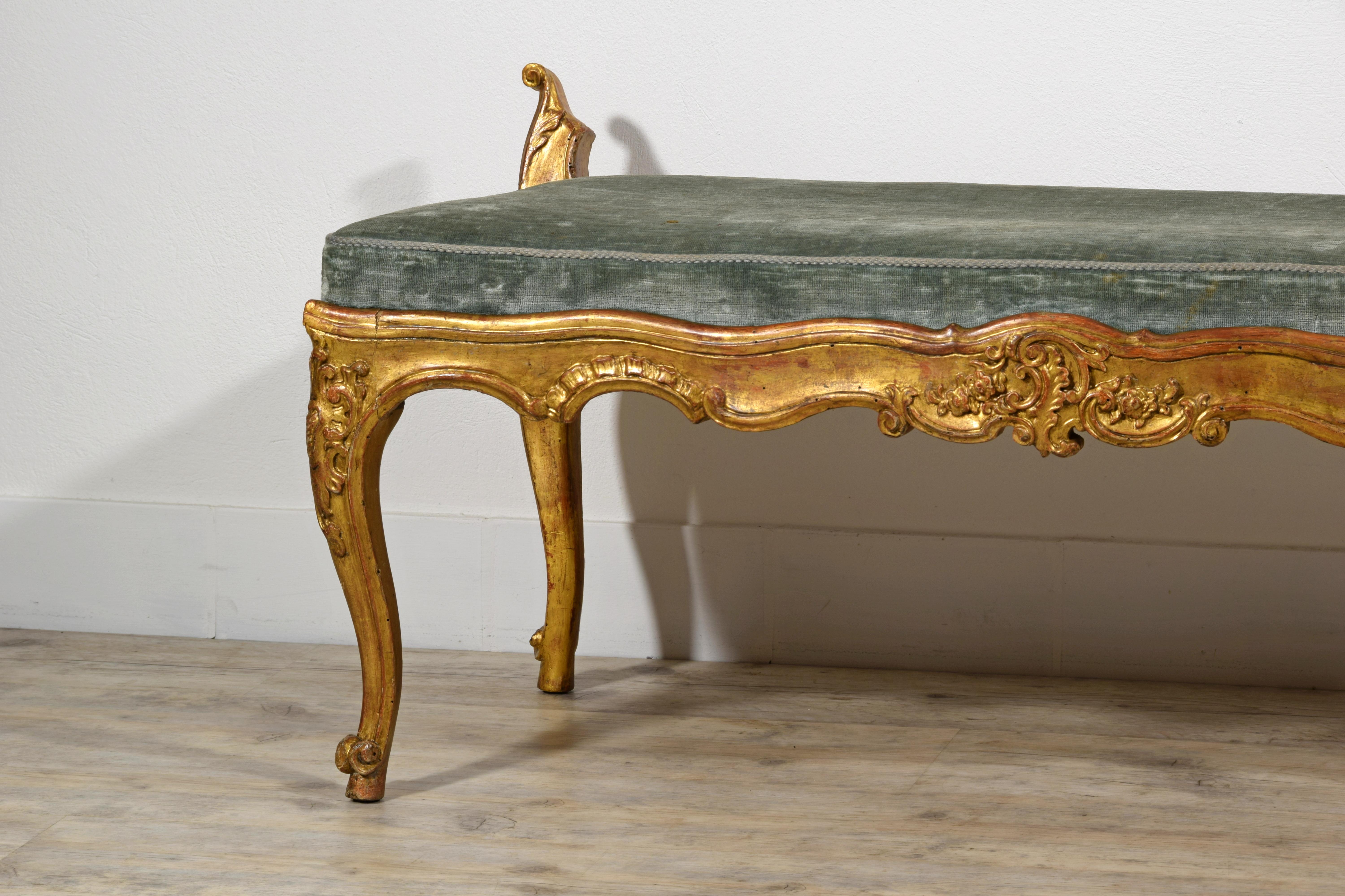 18th Century, Pair of Italian Rococò Carved Giltwood Benches  For Sale 10