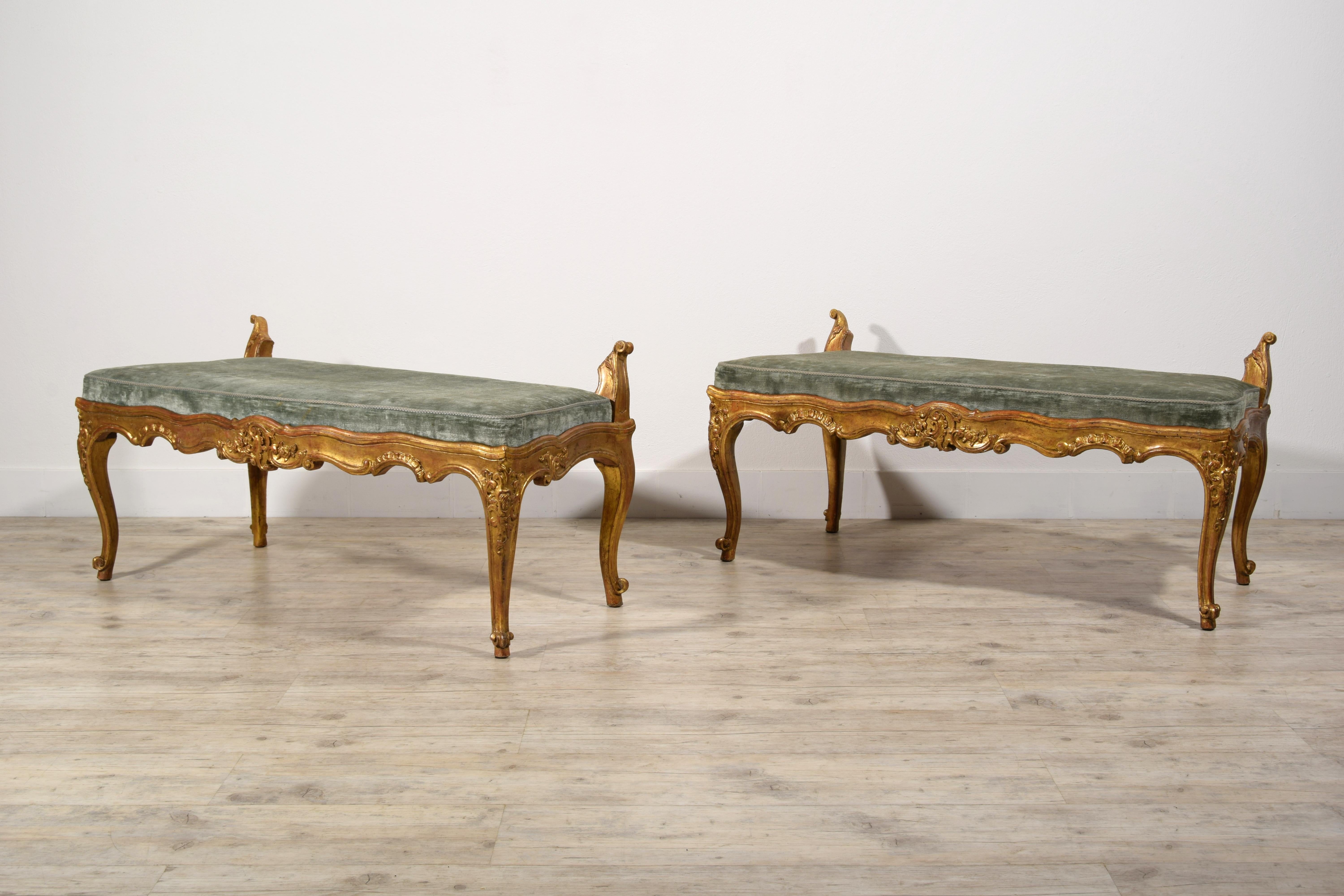 18th Century, Pair of Italian Rococò Carved Giltwood Benches  For Sale 1