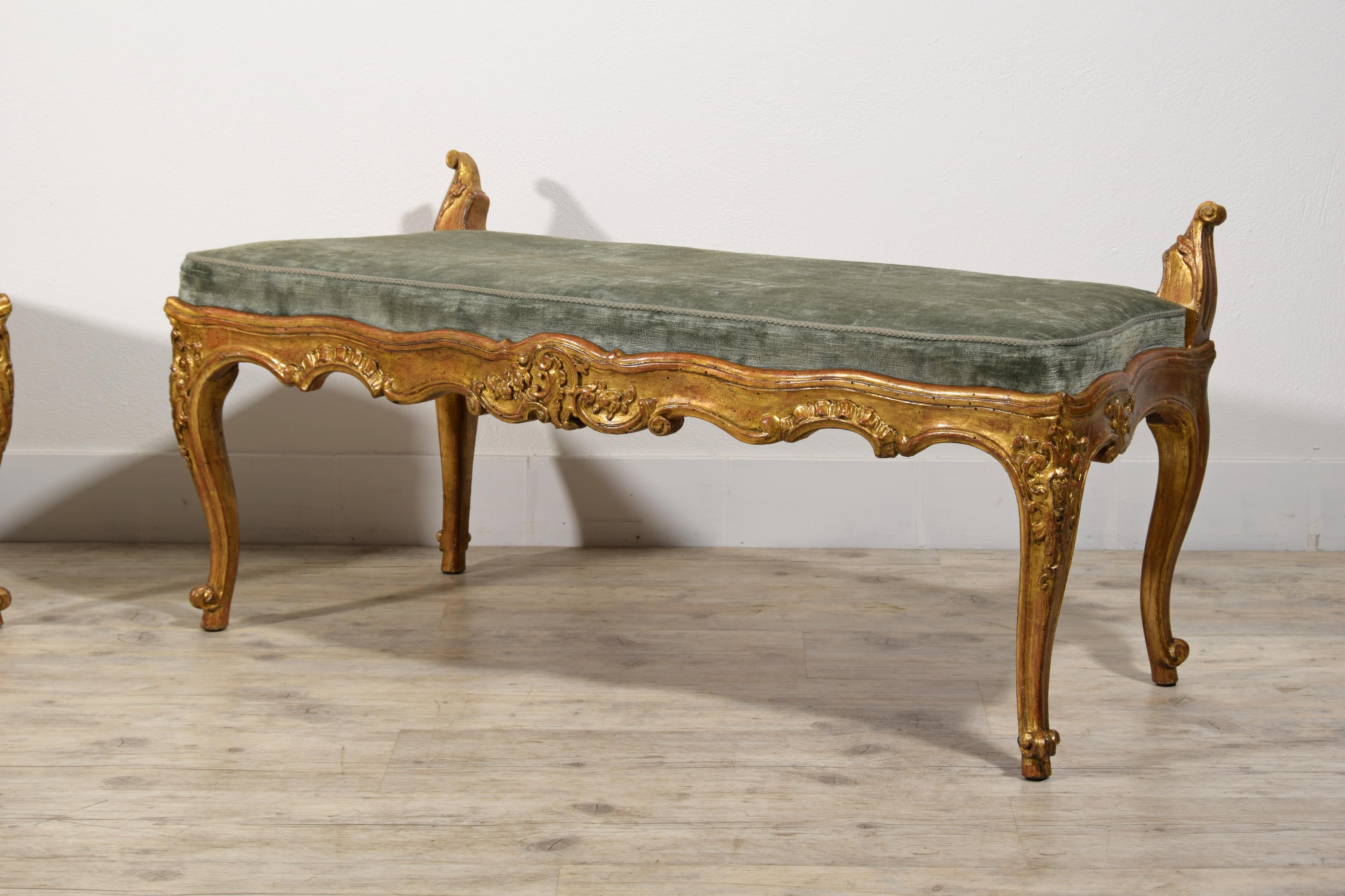18th Century, Pair of Italian Rococò Carved Giltwood Benches  For Sale 4