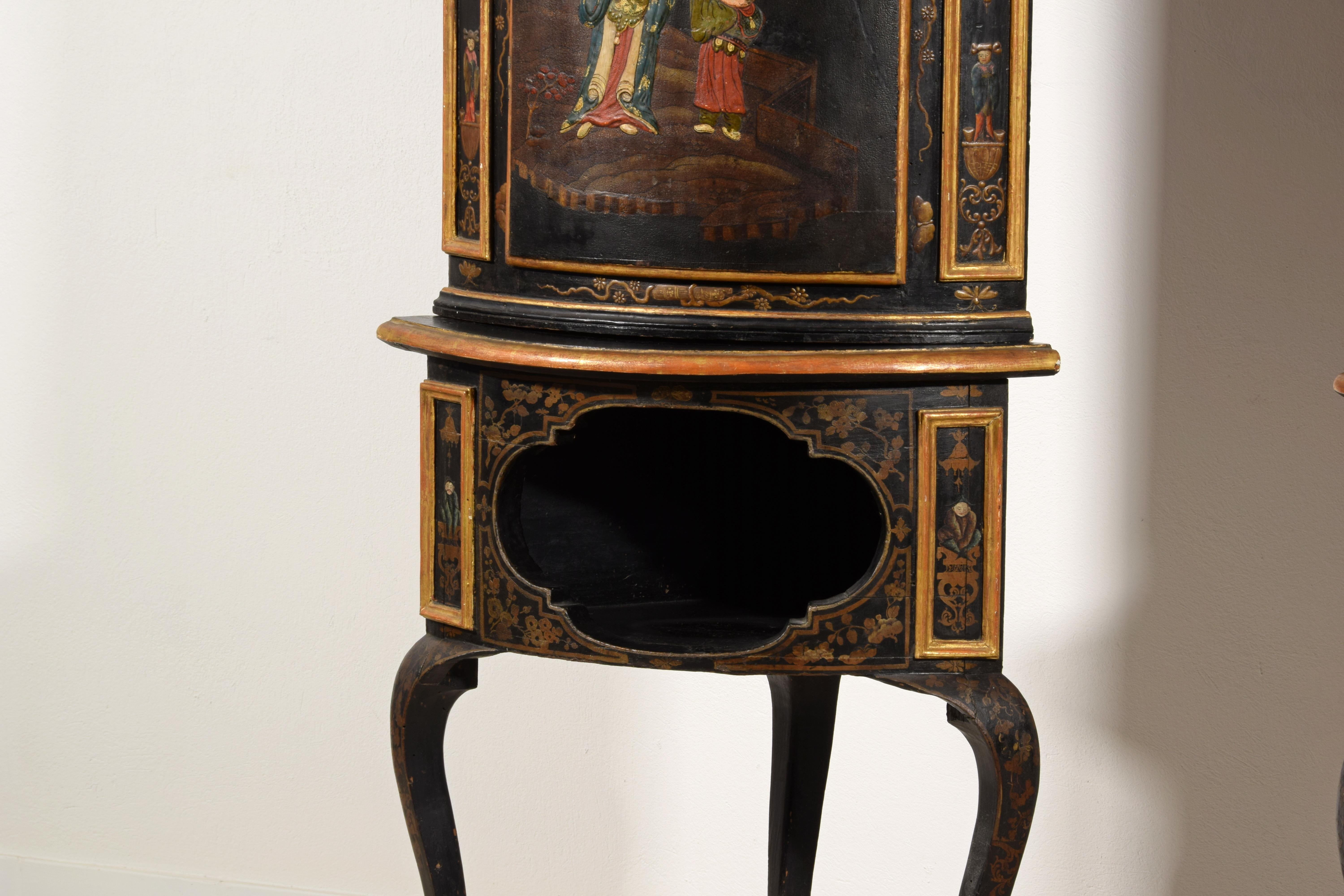 18th Century, Pair of Italian Rococo Chinoiserie Lacquered Wood Corner Cabinets  For Sale 7
