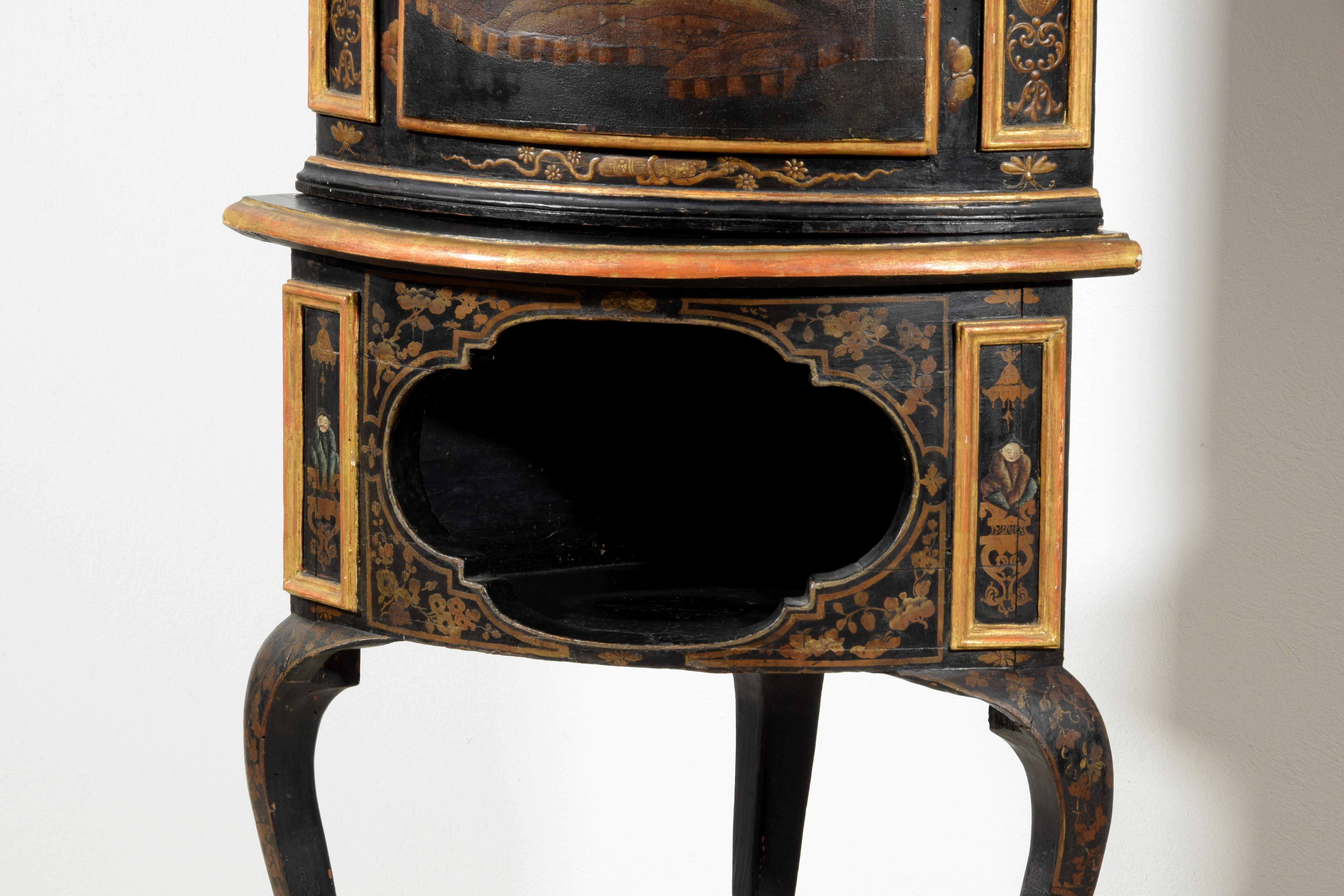 18th Century, Pair of Italian Rococo Chinoiserie Lacquered Wood Corner Cabinets  For Sale 8