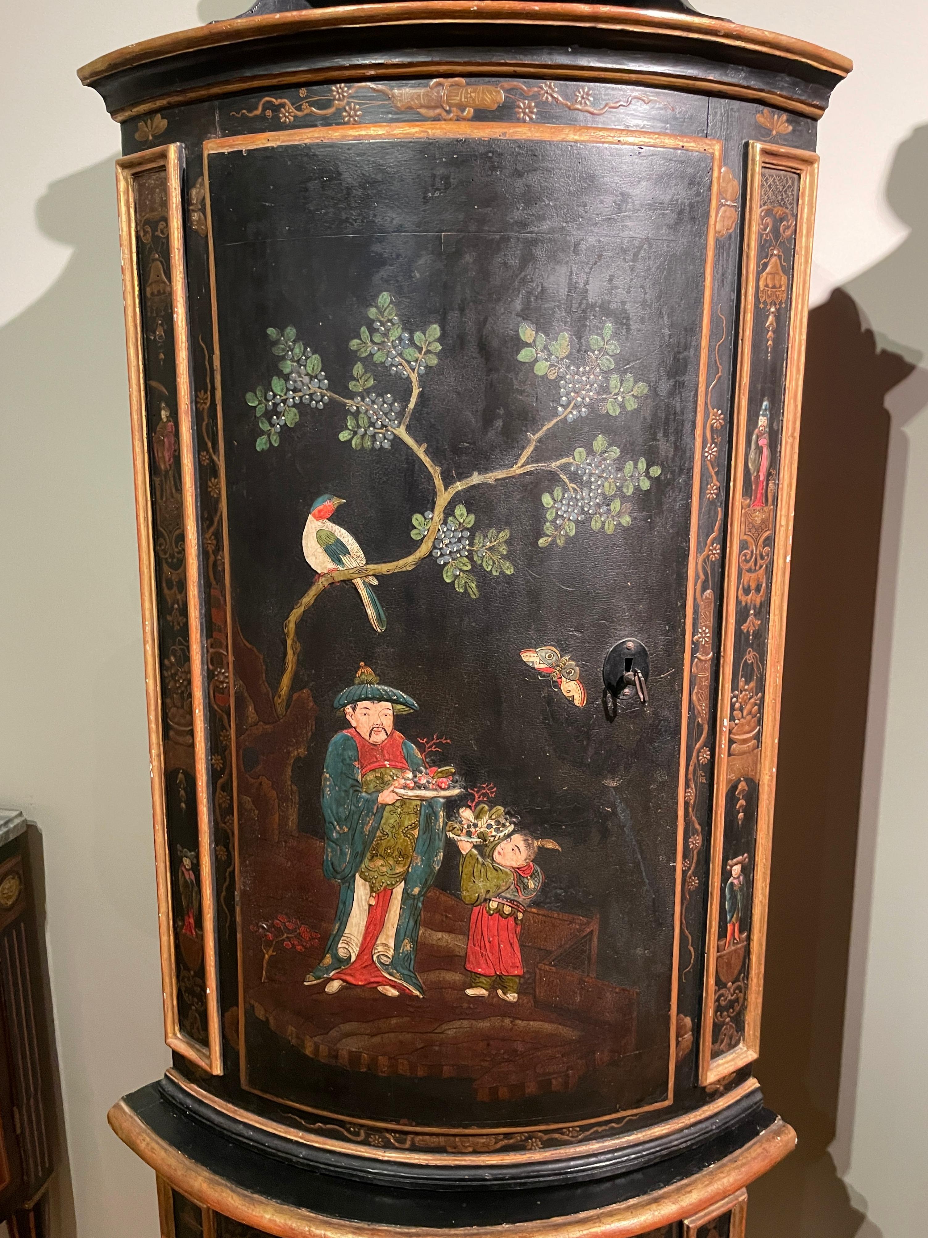 18th Century, Pair of Italian Rococo Chinoiserie Lacquered Wood Corner Cabinets  For Sale 15