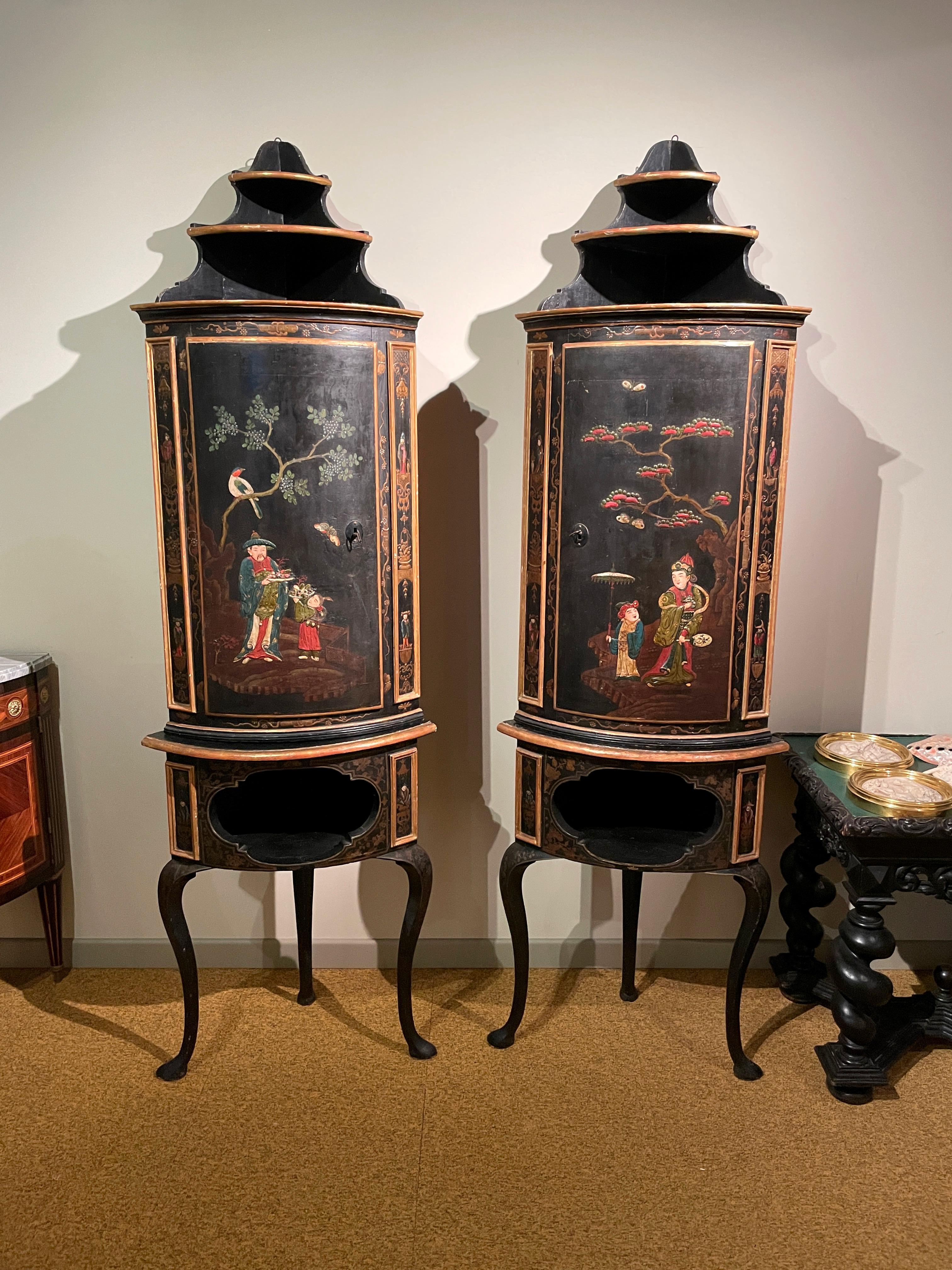 18th Century, Pair of Italian Rococo Chinoiserie Lacquered Wood Corner Cabinets  For Sale 17