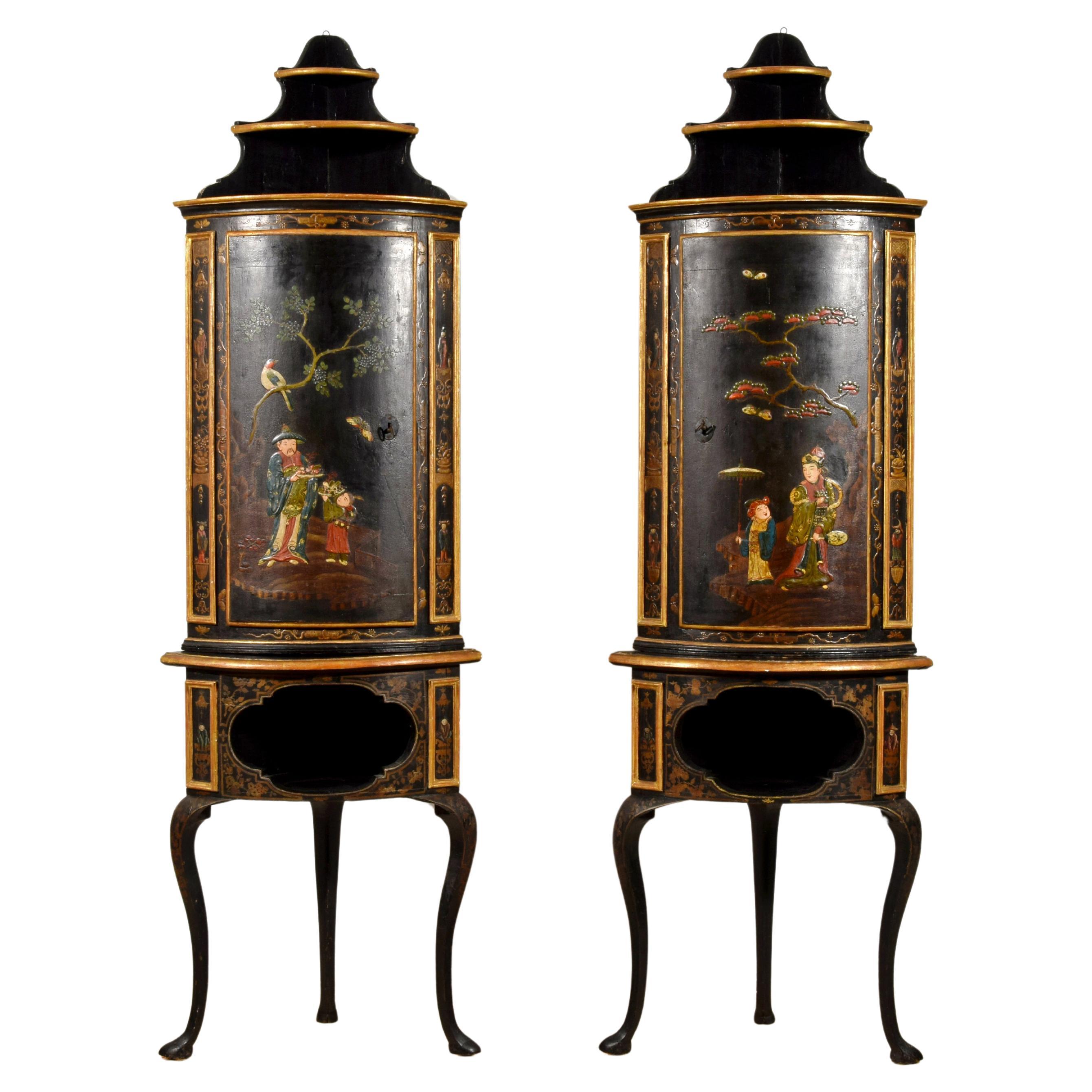 18th Century, Pair of Italian Rococo Chinoiserie Lacquered Wood Corner Cabinets 