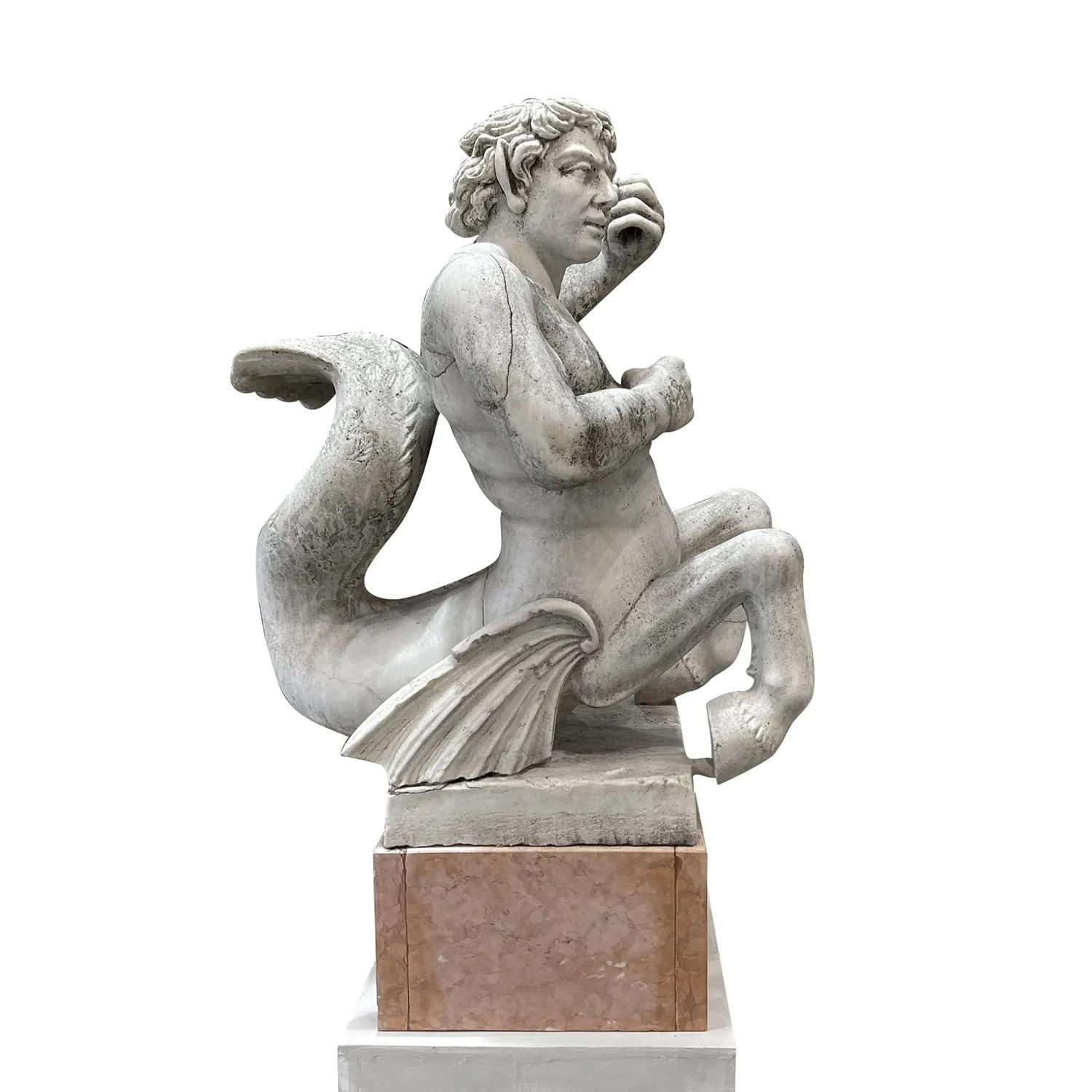 Siglo XX Pareja de estatuas italianas Tritón de jardín - Esculturas antiguas de mármol Italiano en venta