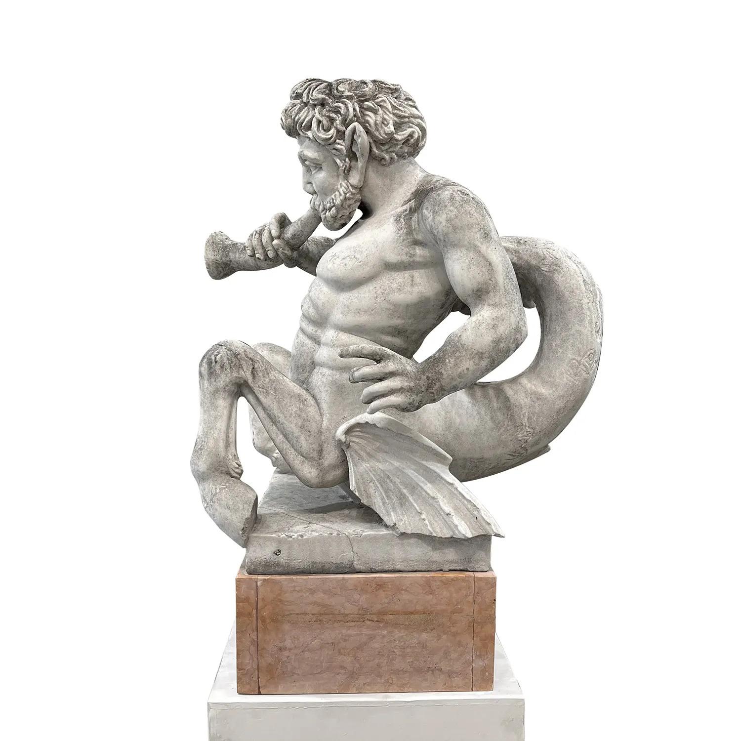 Siglo XX Pareja de estatuas italianas Tritón de jardín - Esculturas antiguas de mármol Tallado a mano en venta