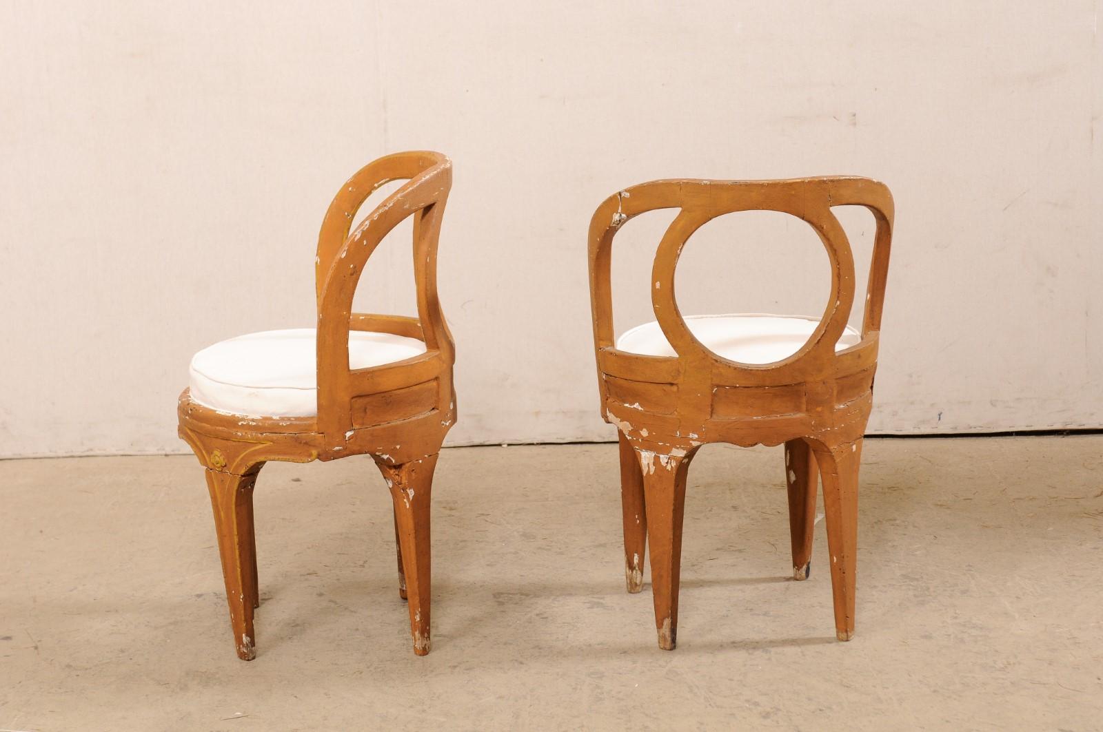 18th Century Pair of Italian Venetian Chairs with New Removable Seat Cushions For Sale 3
