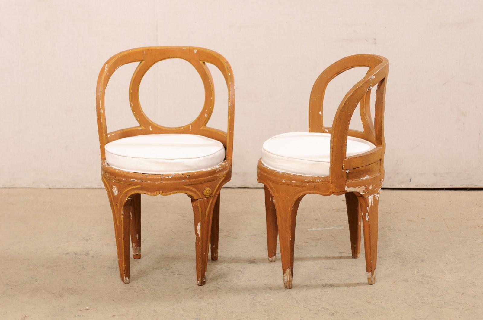 18th Century Pair of Italian Venetian Chairs with New Removable Seat Cushions For Sale 4