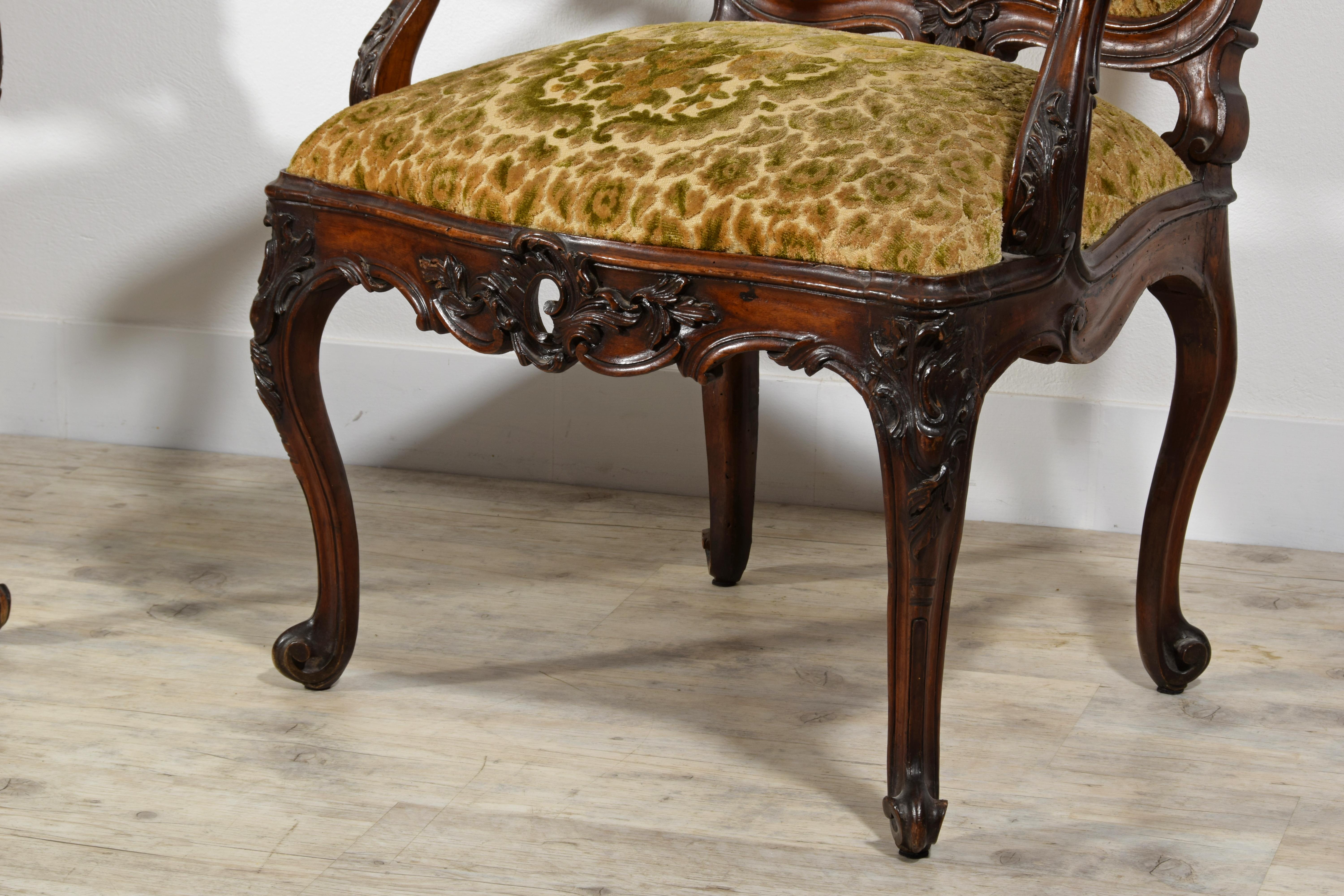 Paire de fauteuils italiens en bois du XVIIIe siècle en vente 12