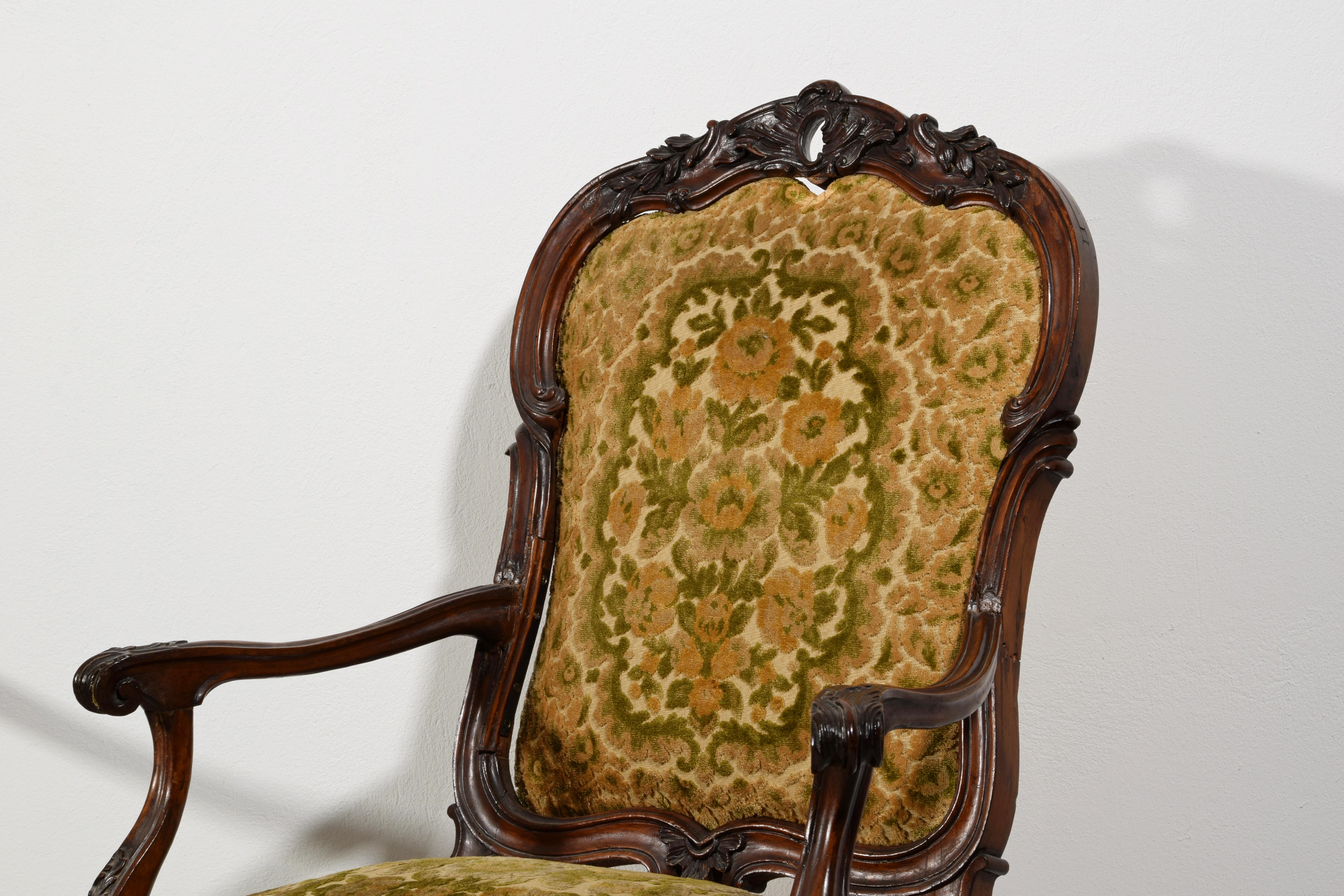Paire de fauteuils italiens en bois du XVIIIe siècle en vente 13